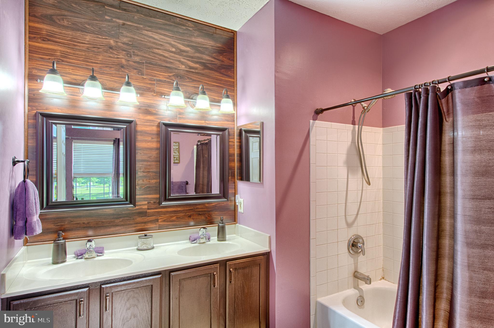 CONSTANT FRIENDSHIP - Residential