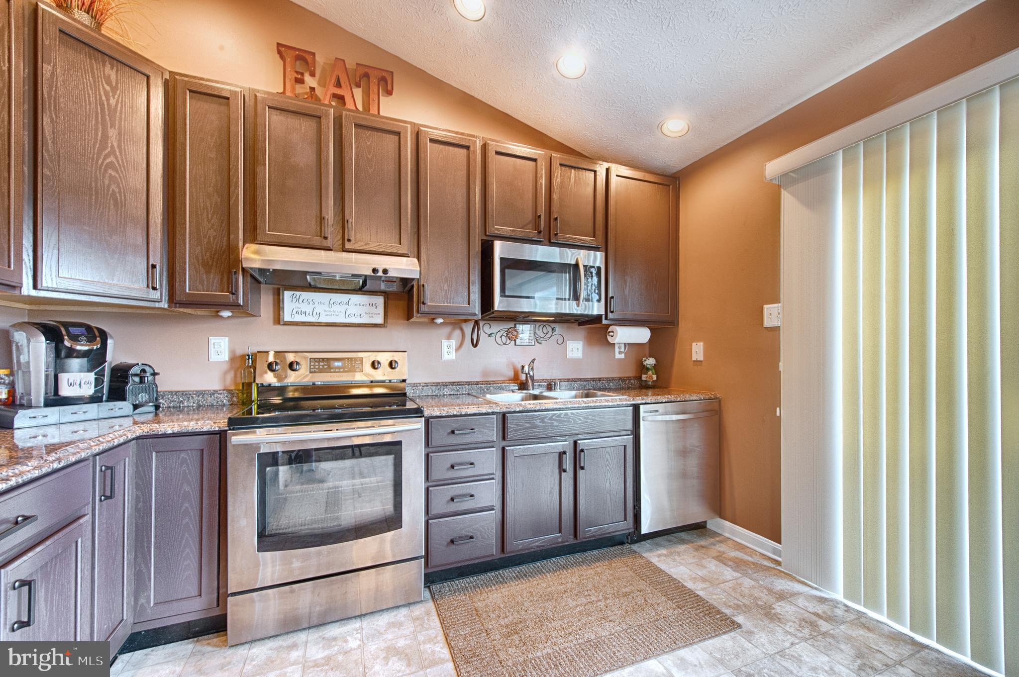 CONSTANT FRIENDSHIP - Residential