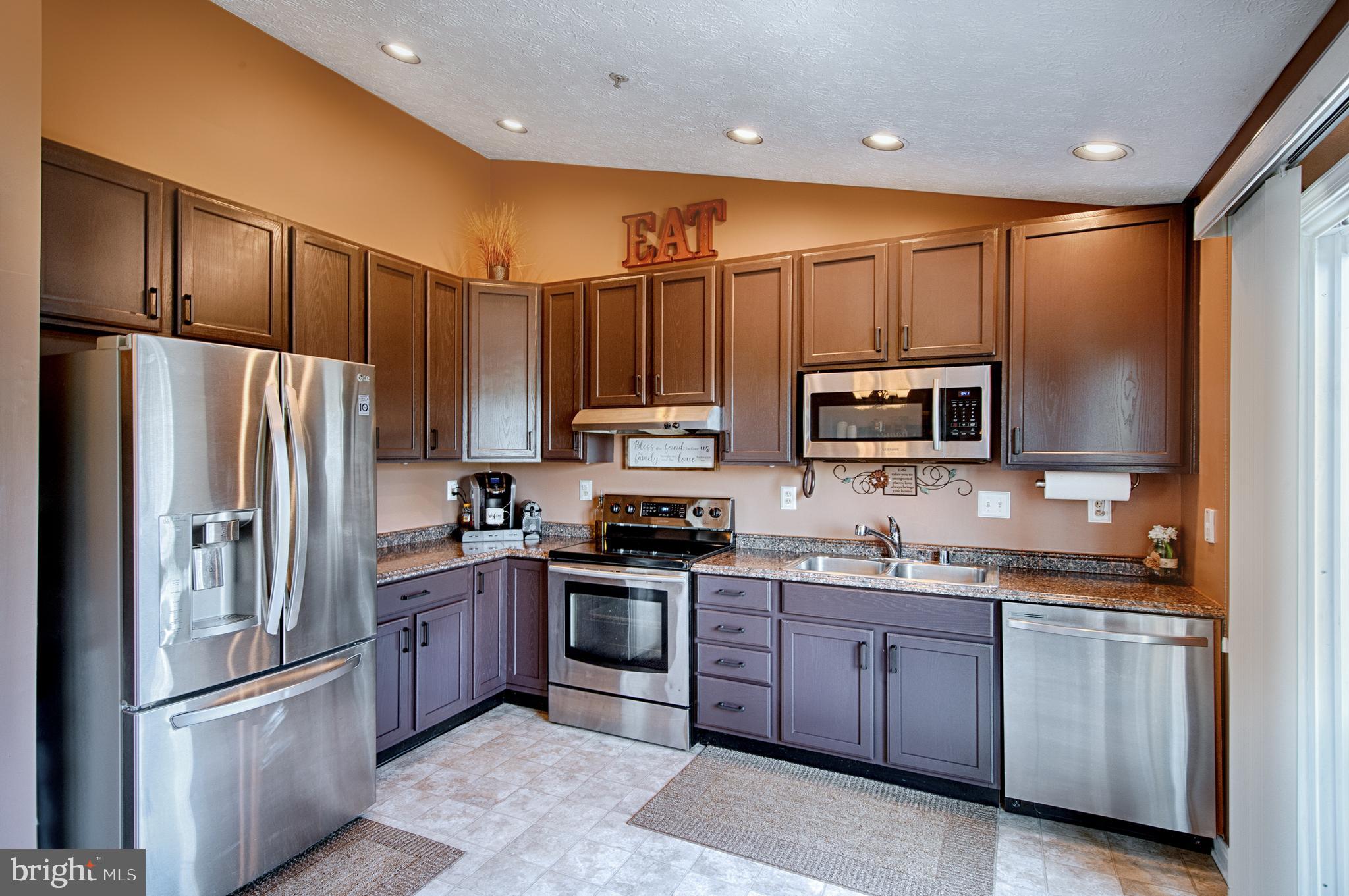 CONSTANT FRIENDSHIP - Residential