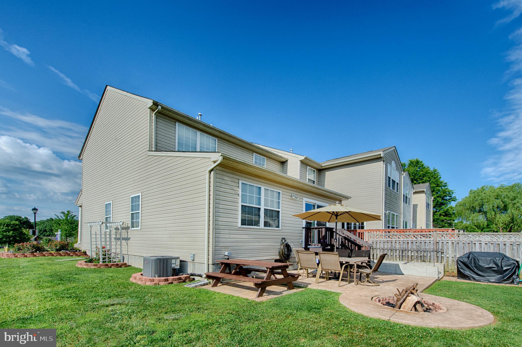 CONSTANT FRIENDSHIP - Residential