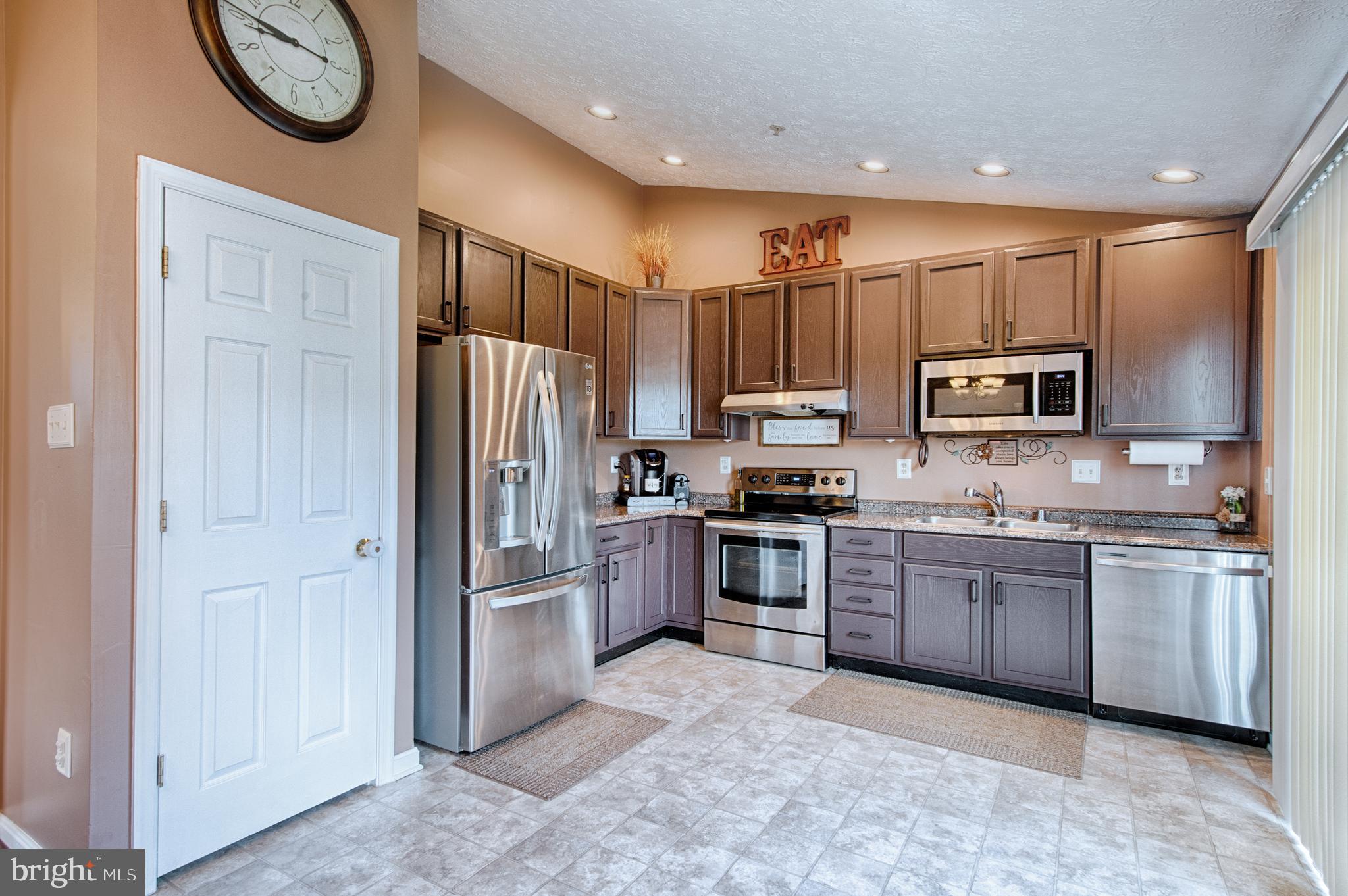 CONSTANT FRIENDSHIP - Residential