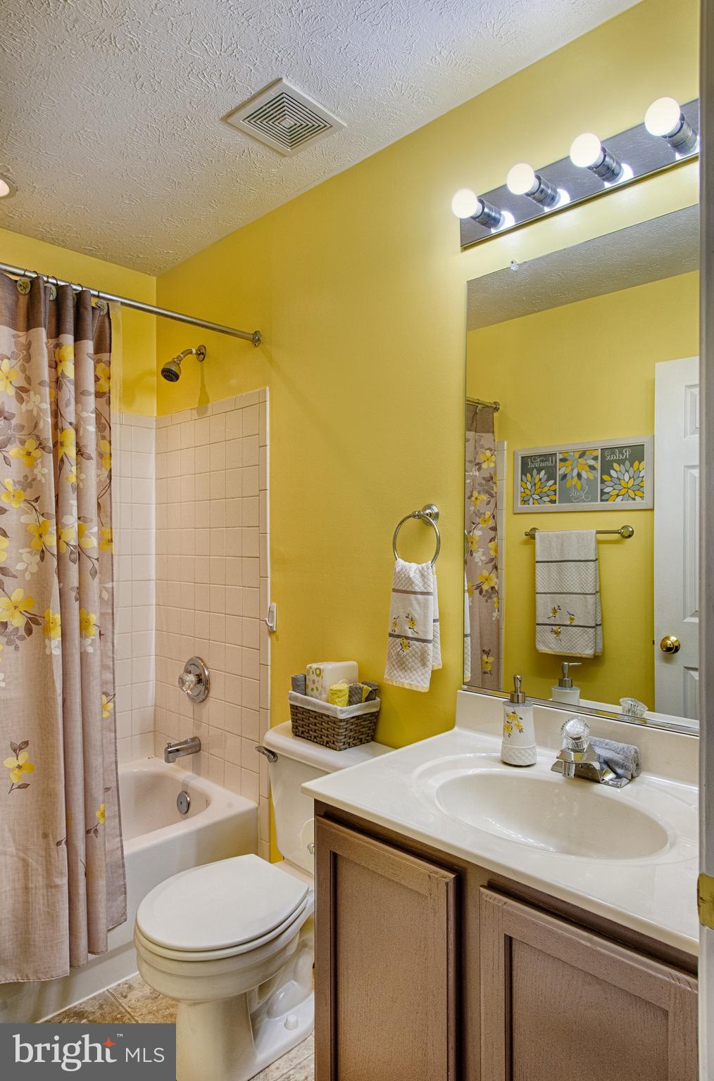 CONSTANT FRIENDSHIP - Residential