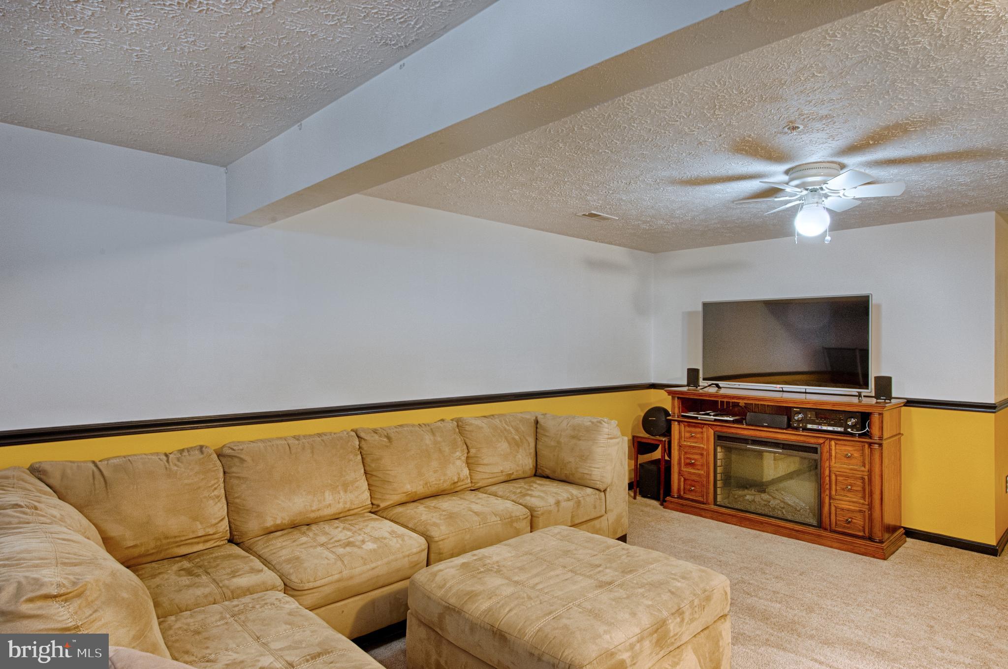 CONSTANT FRIENDSHIP - Residential