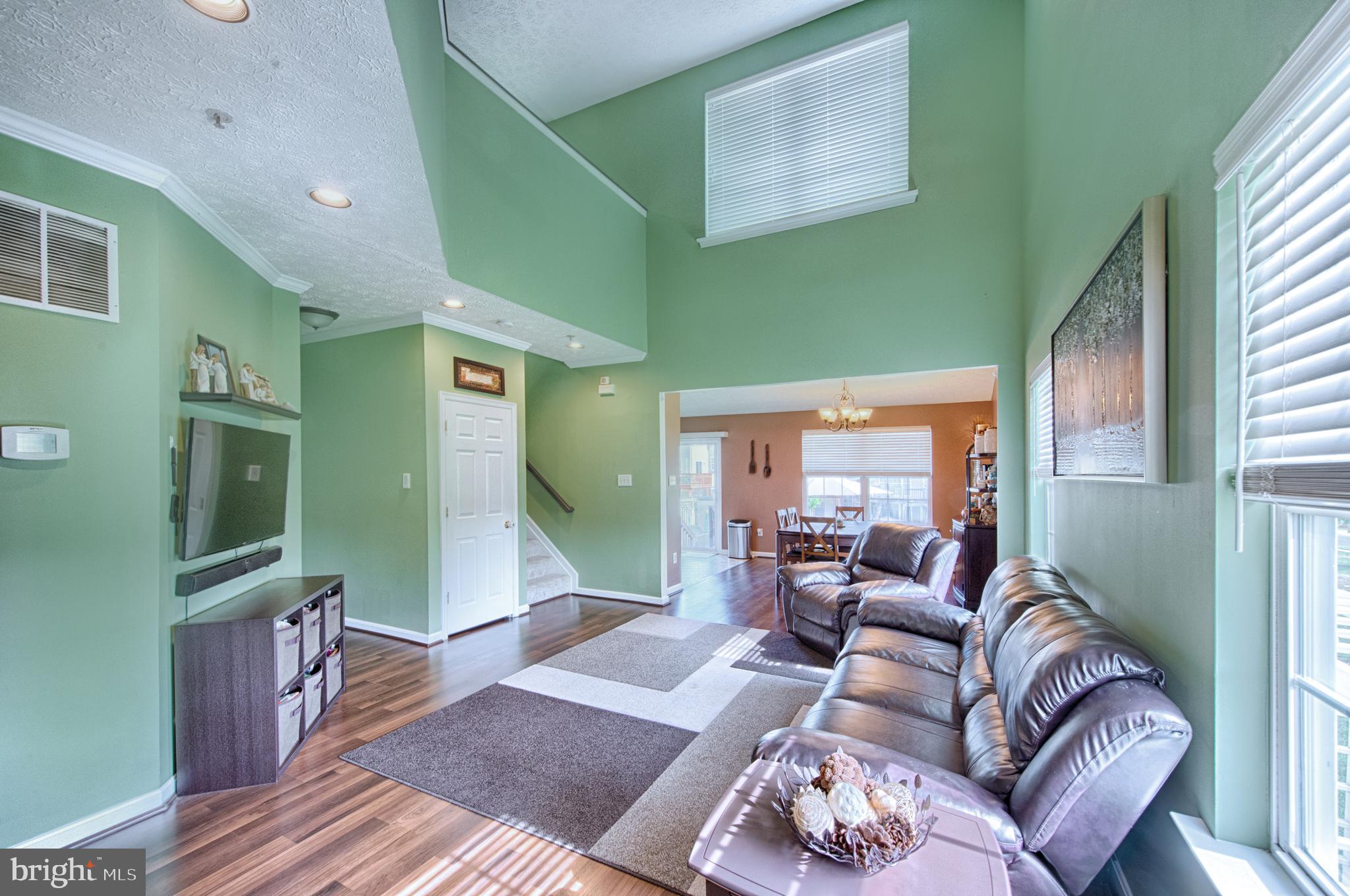 CONSTANT FRIENDSHIP - Residential