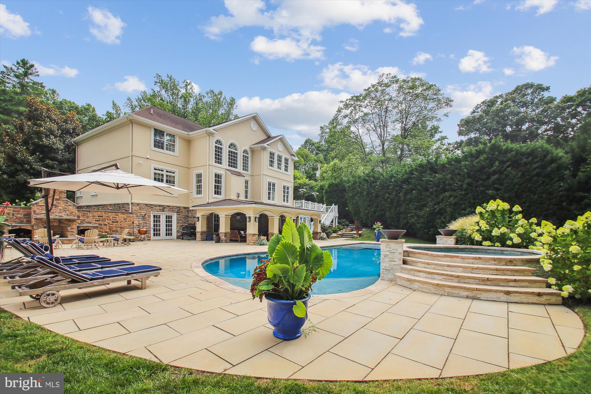 717 SONNE DRIVE