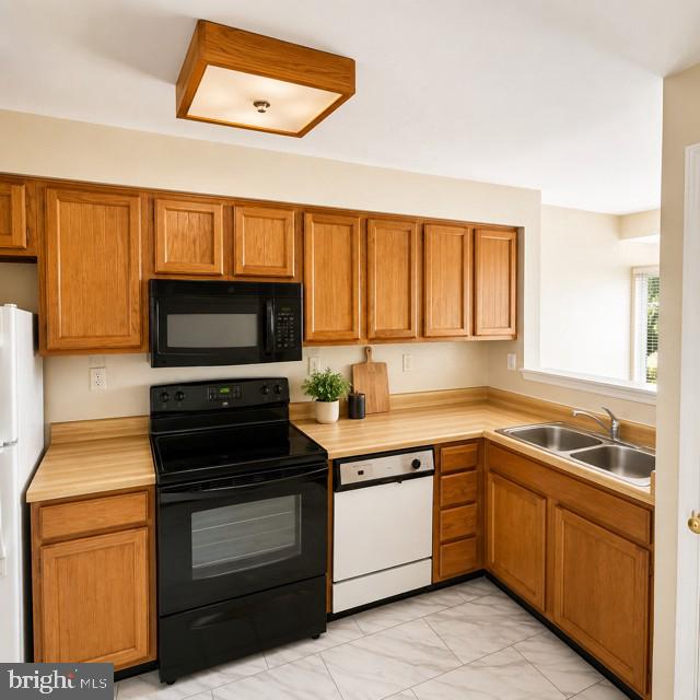 2911 HICKORY LEAF WAY