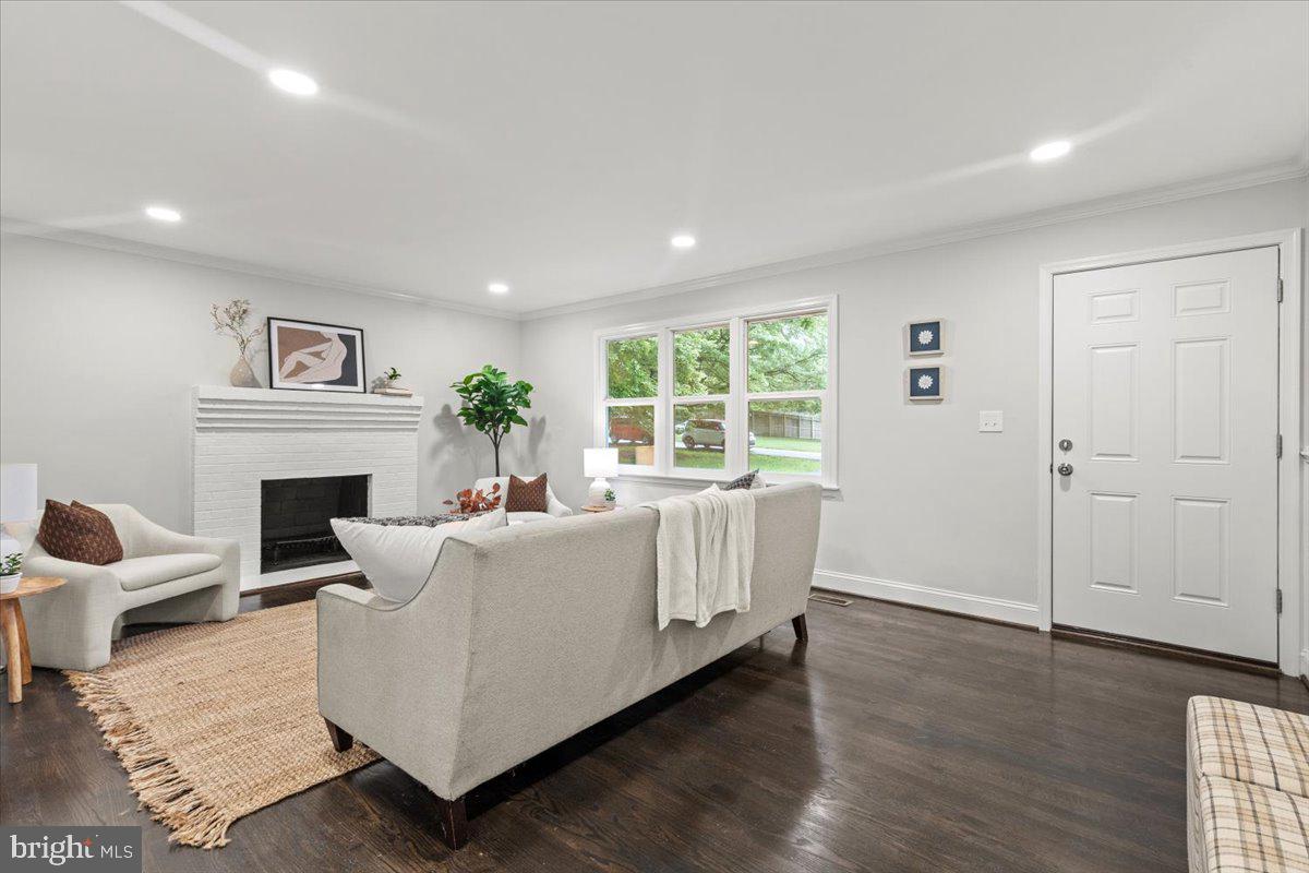 5423 EMERALD DRIVE