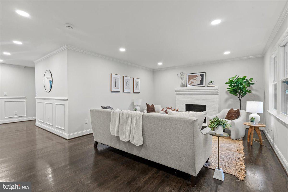 5423 EMERALD DRIVE