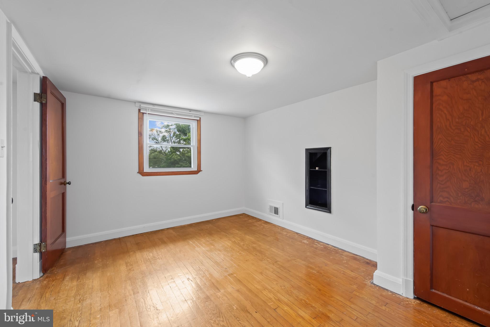 BALTIMORE HIGHLANDS/LANDSDOWNE - Residential Income