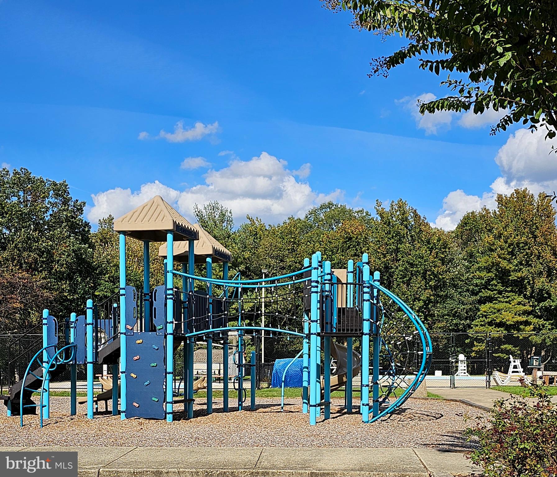 ST CHARLES HAMPSHIRE - Residential