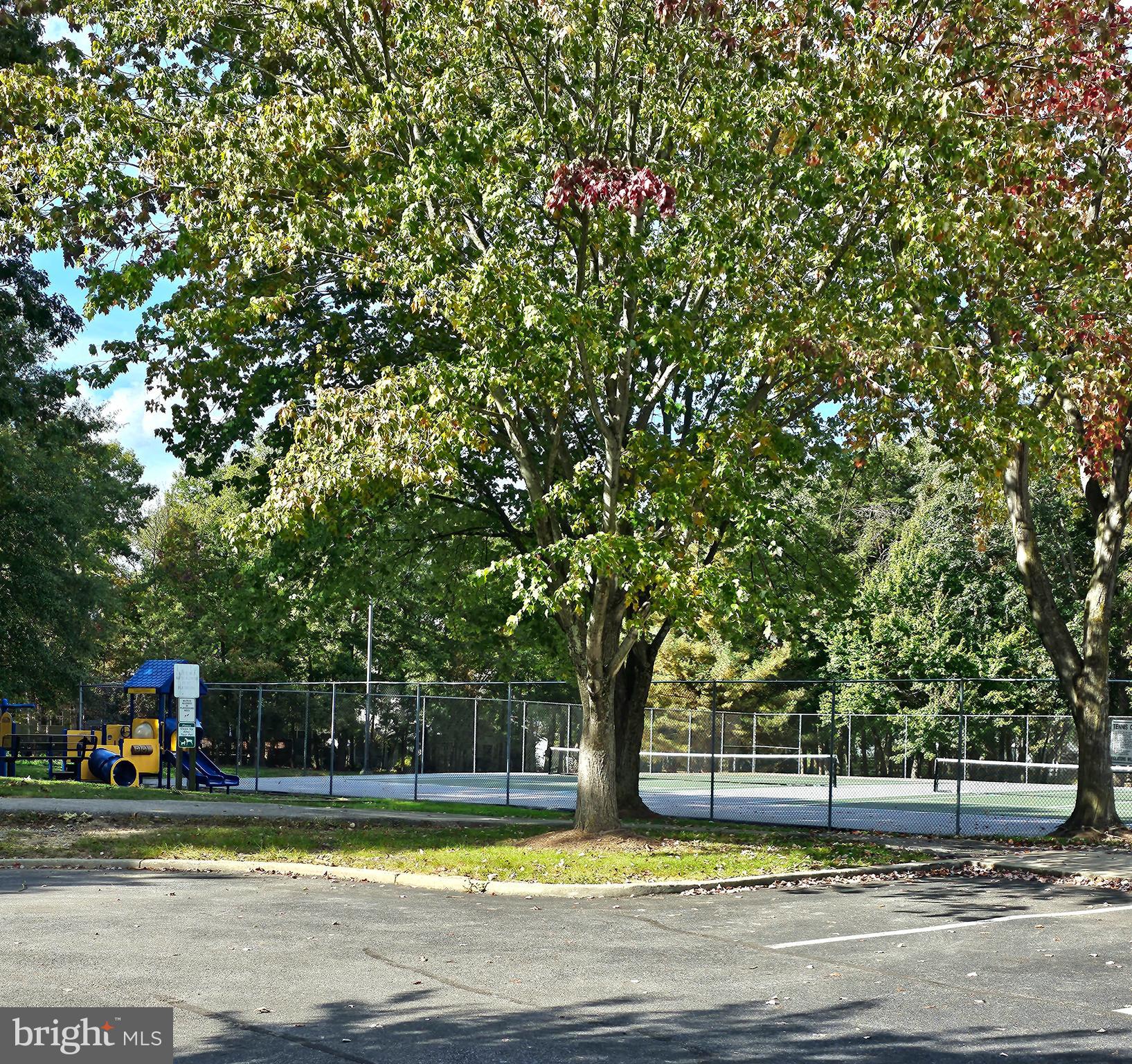 ST CHARLES HAMPSHIRE - Residential