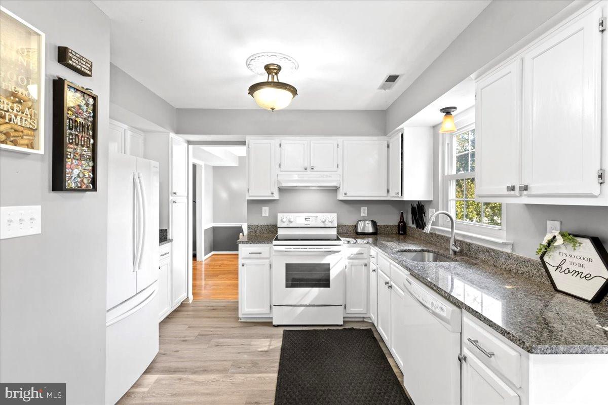 ST CHARLES HAMPSHIRE - Residential