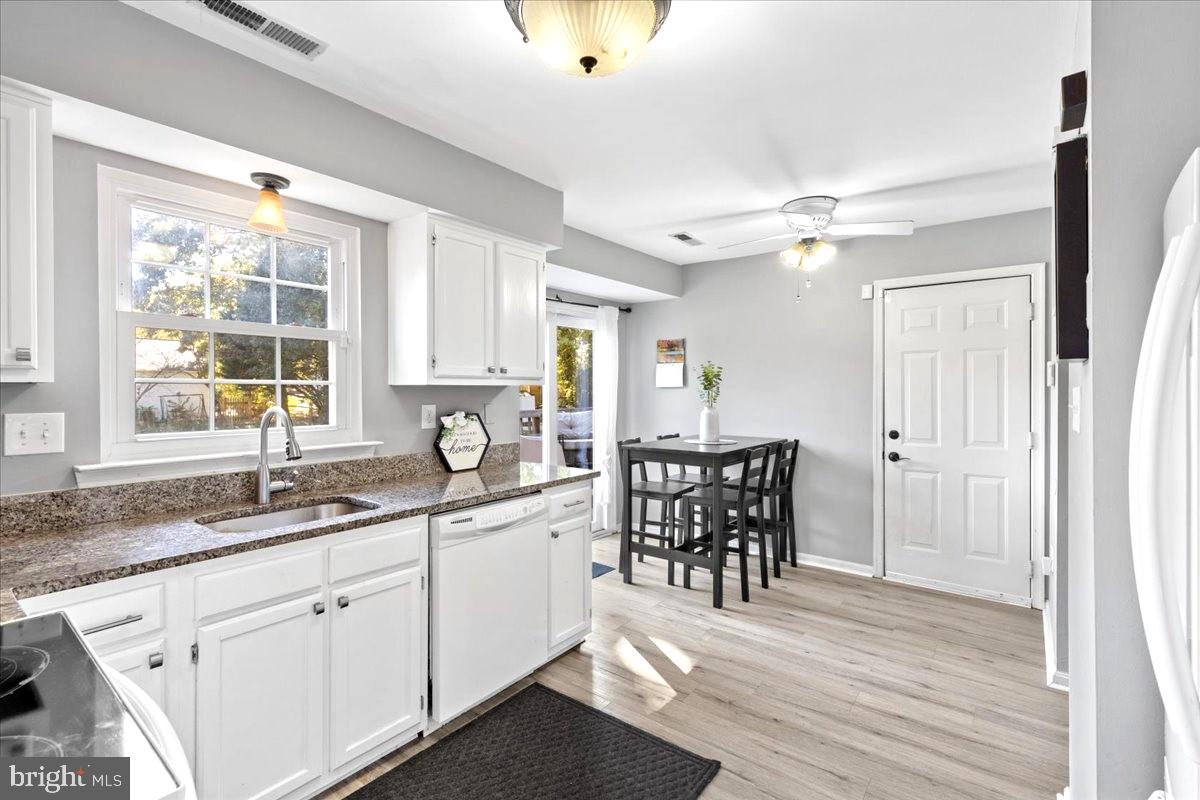 ST CHARLES HAMPSHIRE - Residential