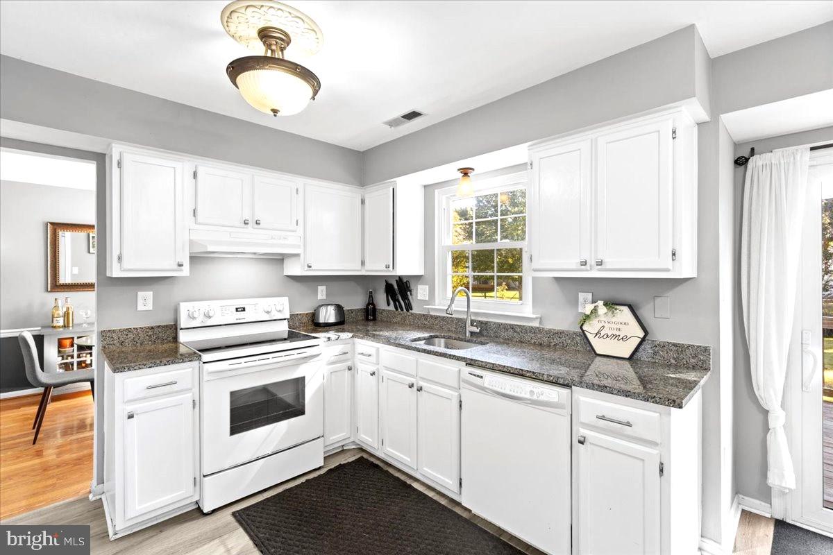 ST CHARLES HAMPSHIRE - Residential