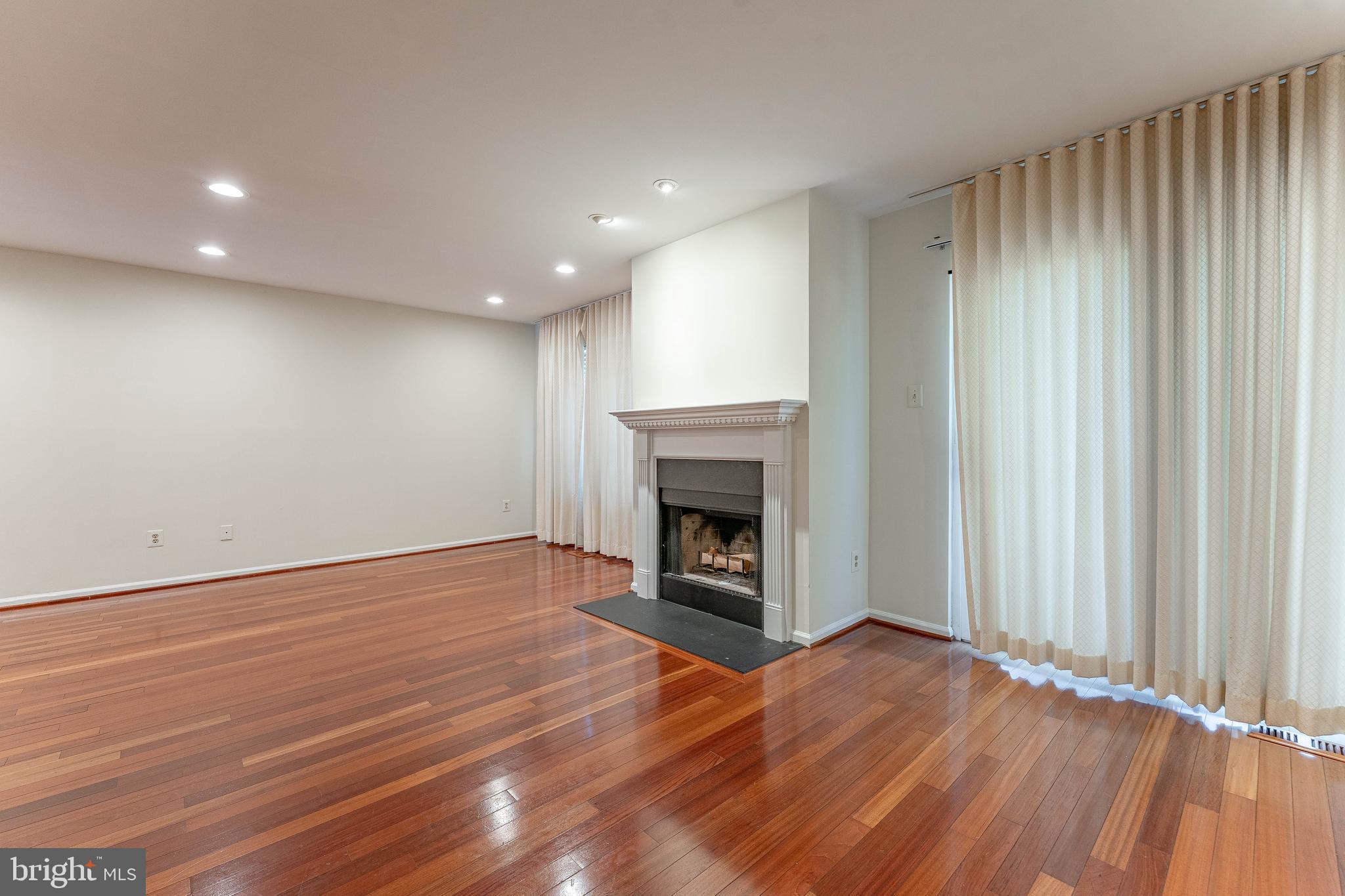 THORNHILL - Residential