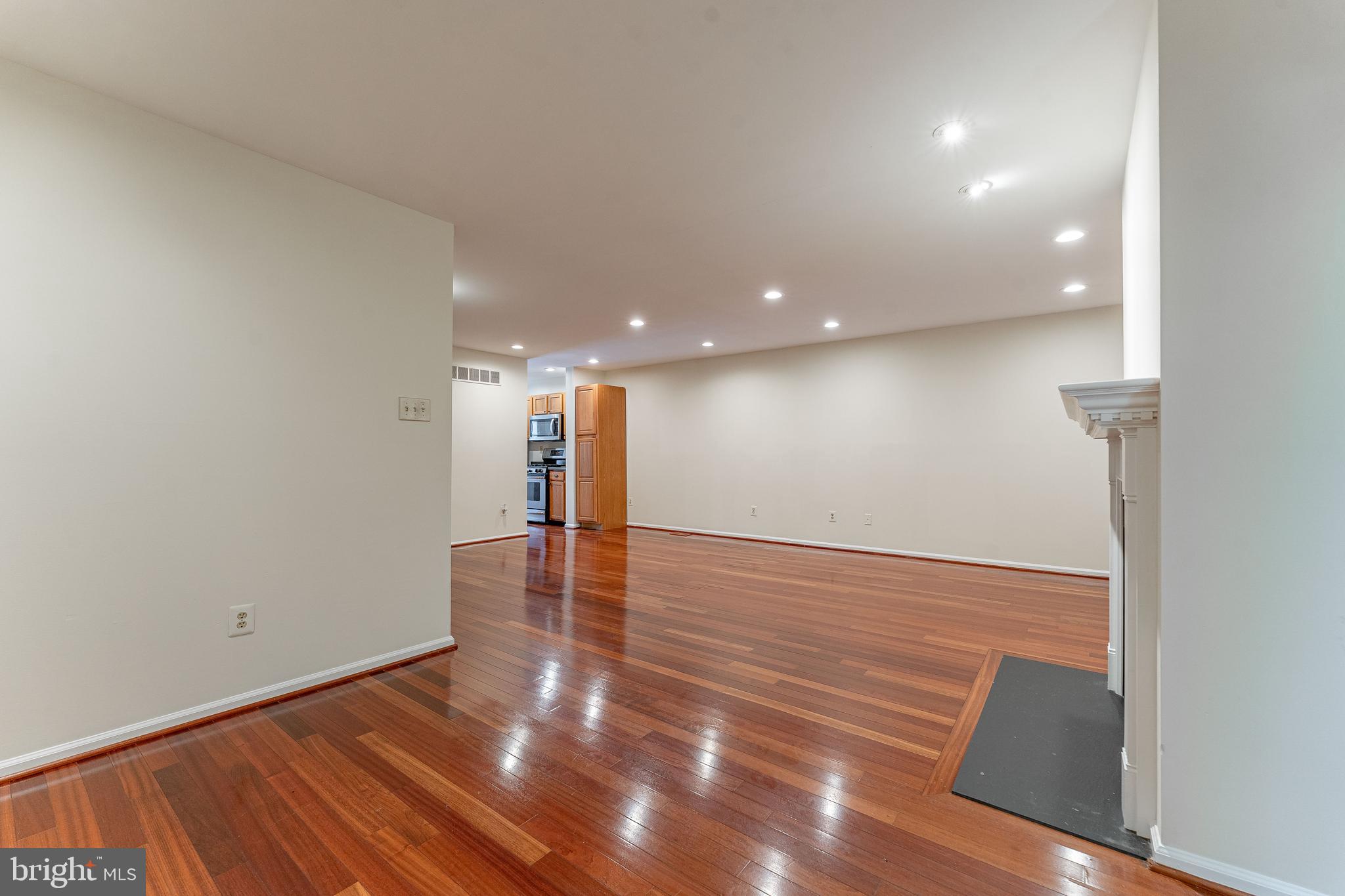 THORNHILL - Residential