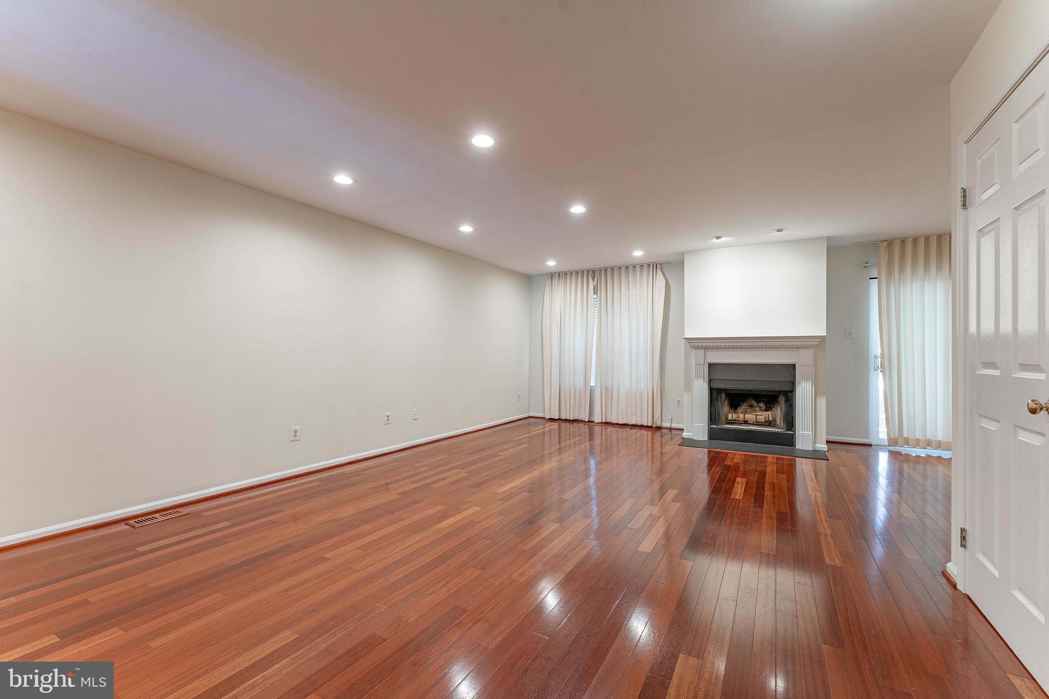 THORNHILL - Residential