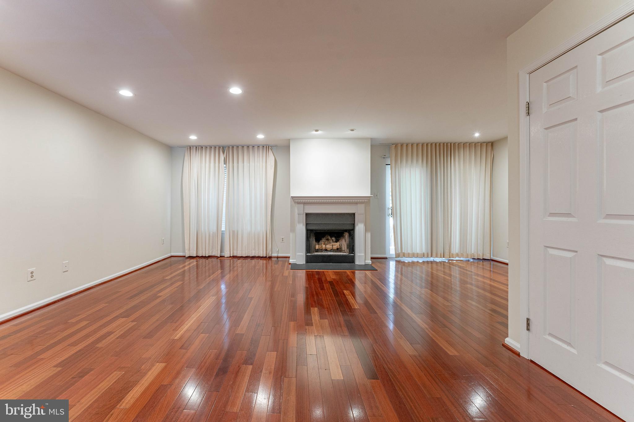THORNHILL - Residential