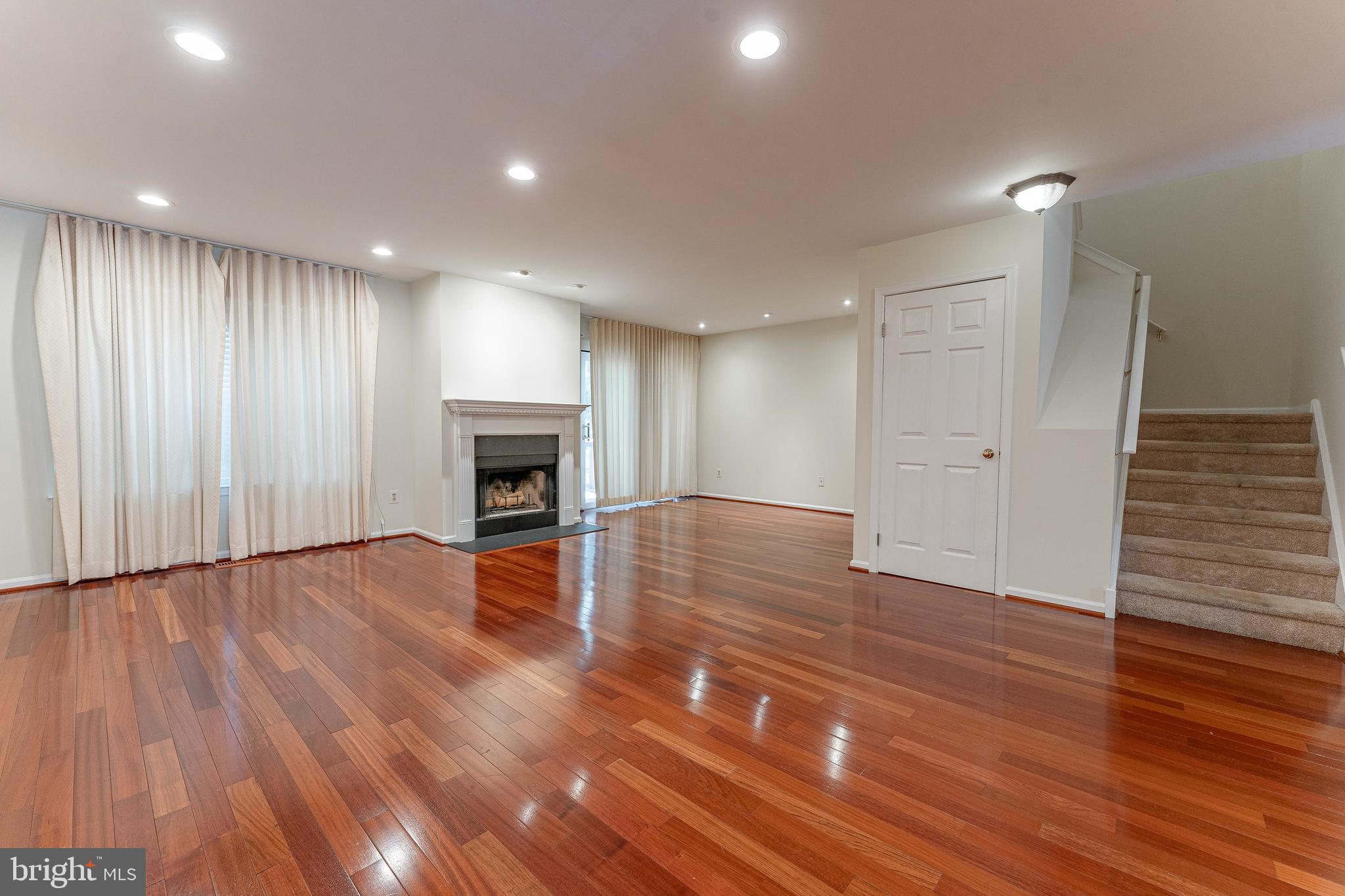 THORNHILL - Residential