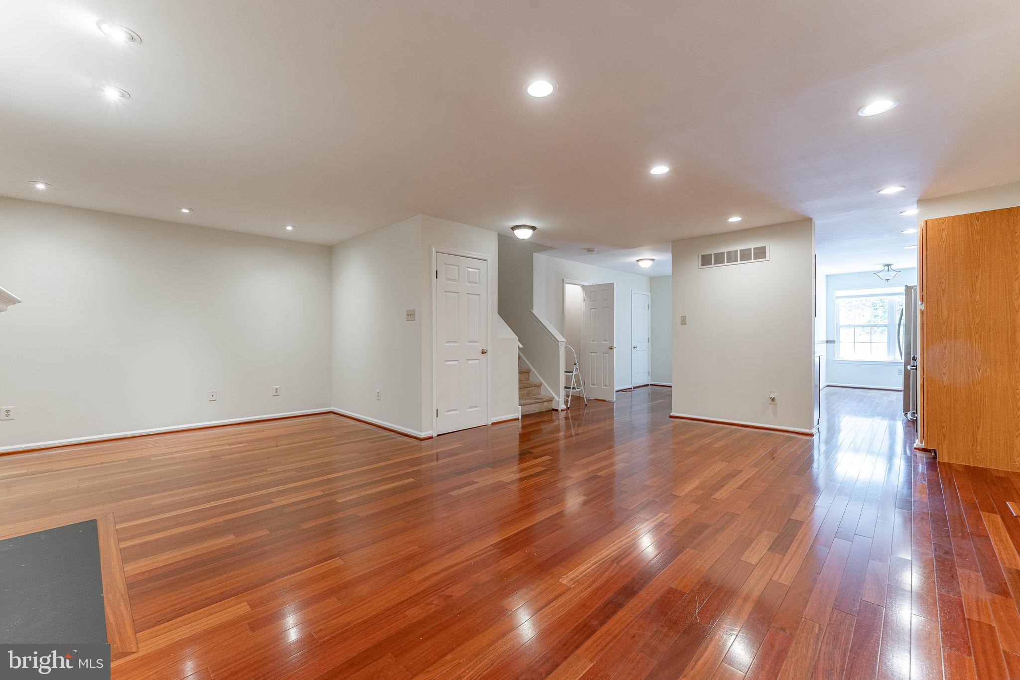 THORNHILL - Residential