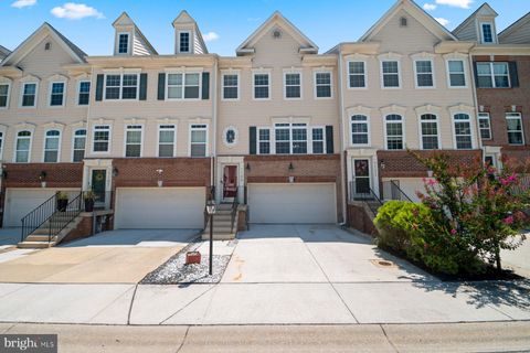 Townhouse For Sale - 7109 Tanager Avenue<br/> GLEN BURNIE, MD 21060