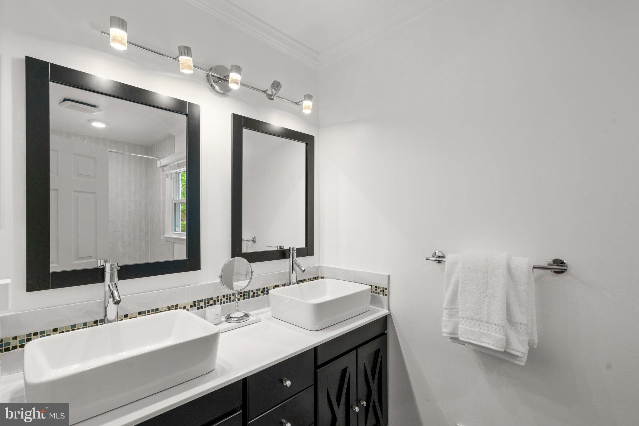 WOODBRIDGE VALLEY - Residential