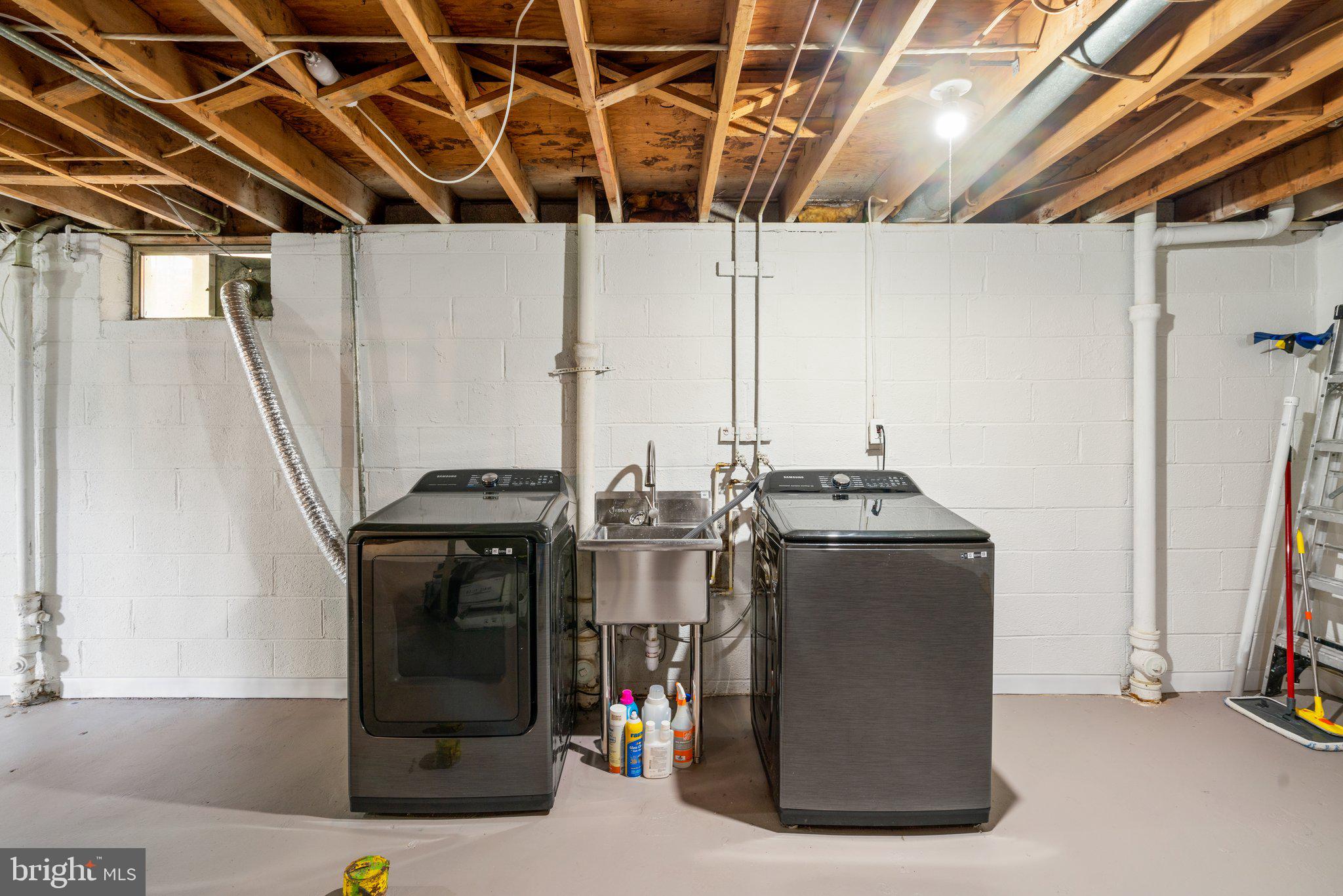 WOODBRIDGE VALLEY - Residential