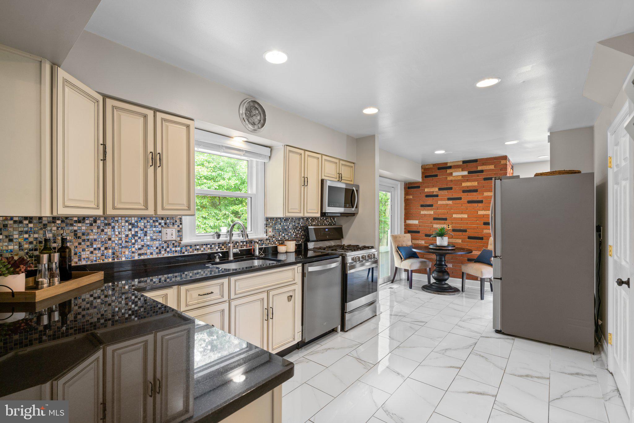 WOODBRIDGE VALLEY - Residential