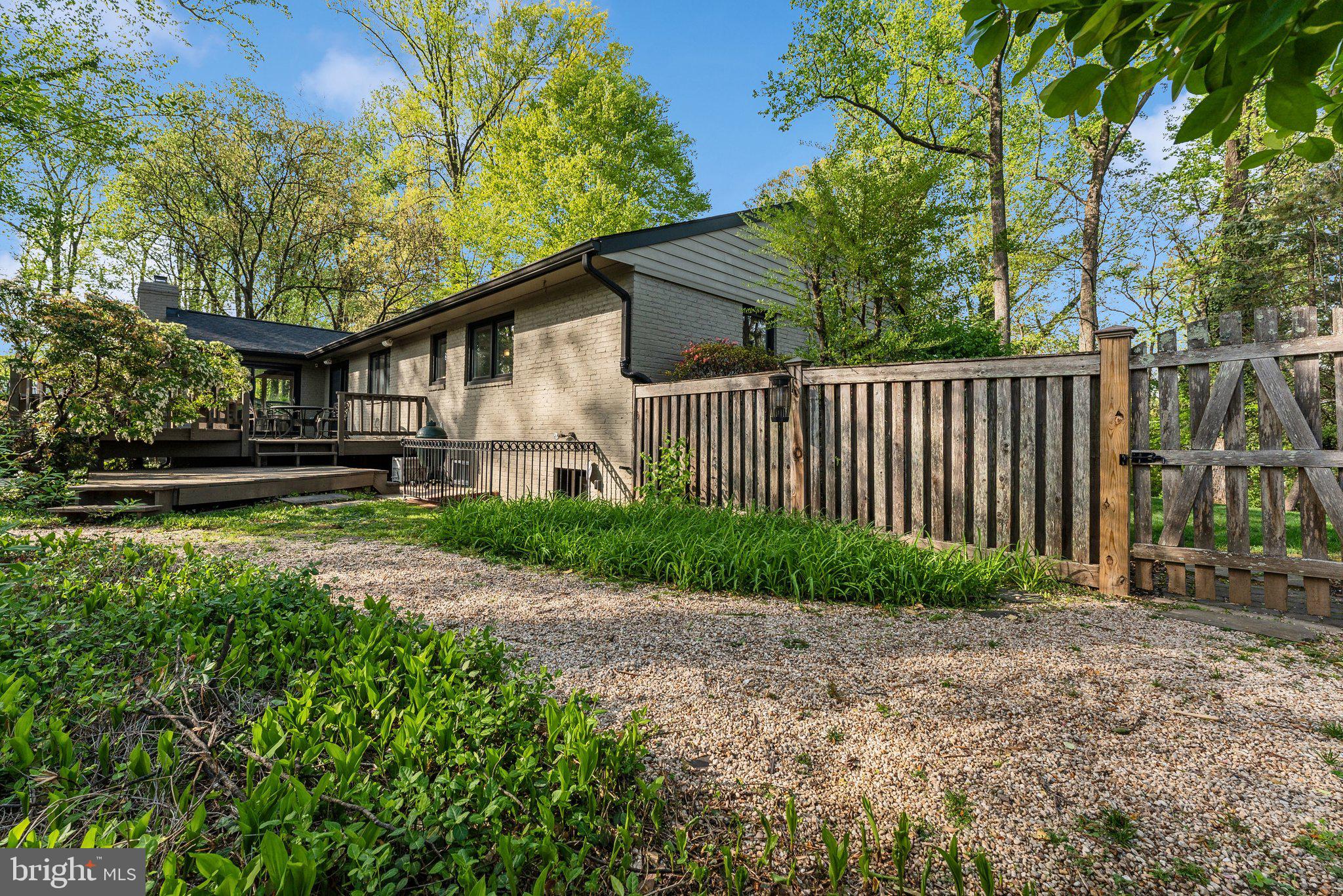 BREEZEWOOD - Residential