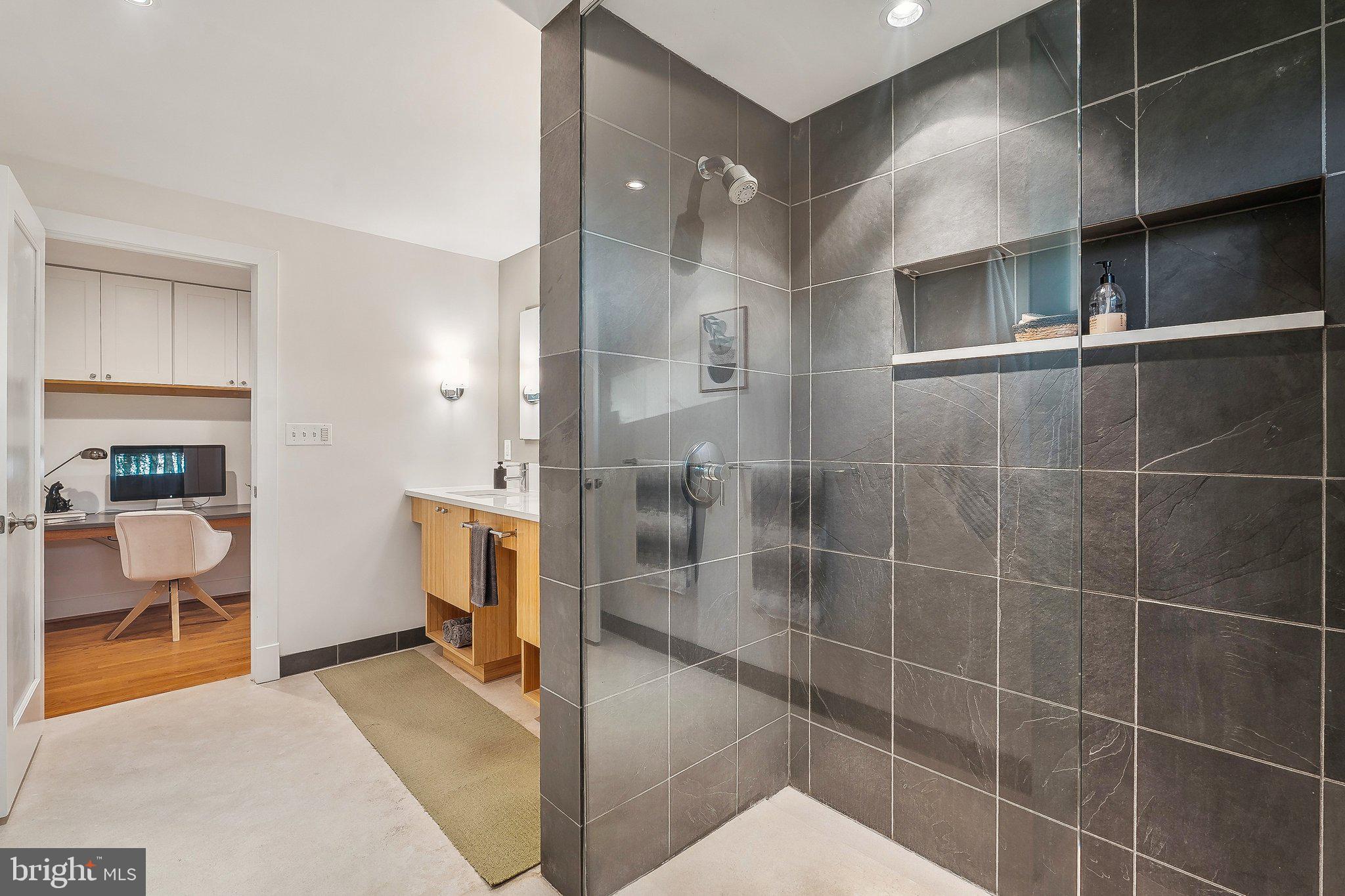 BREEZEWOOD - Residential