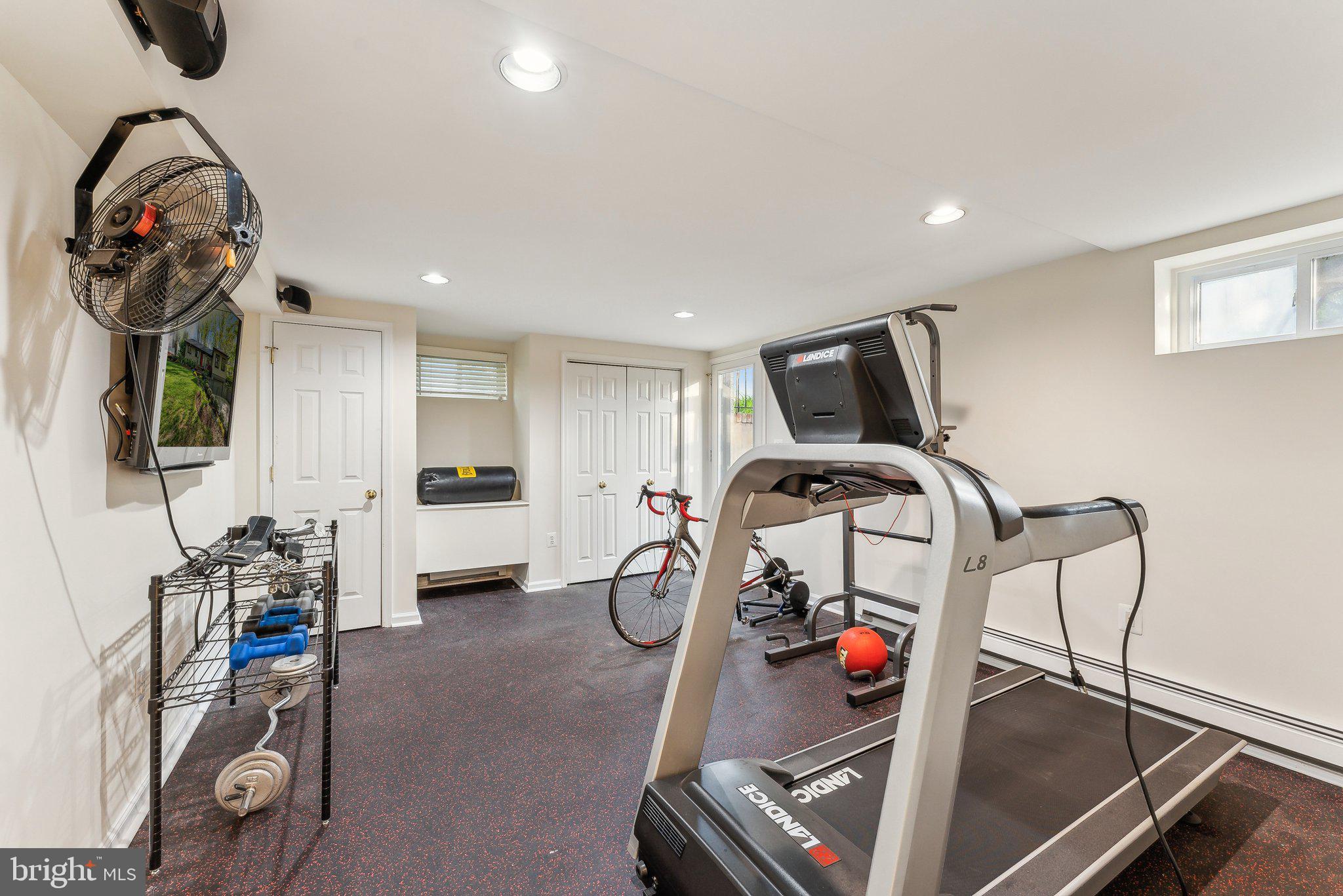 BREEZEWOOD - Residential