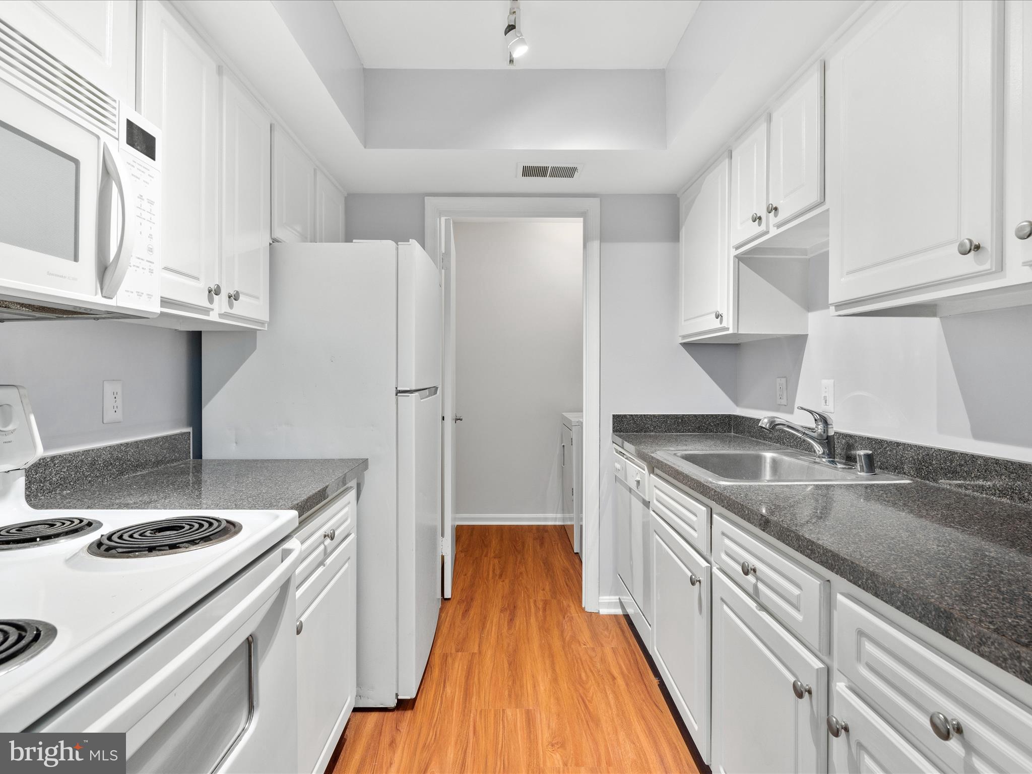 FLOWER HILL - Residential