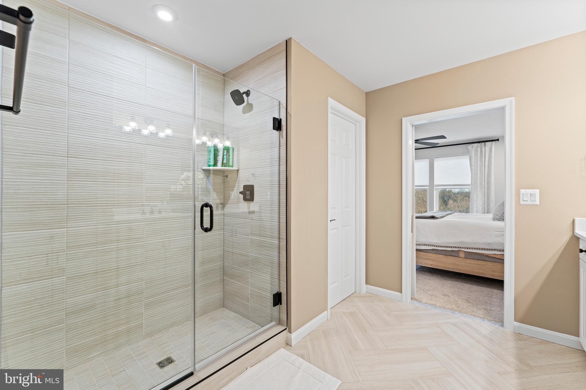 ROUND HILL MEADOWS - Residential Lease