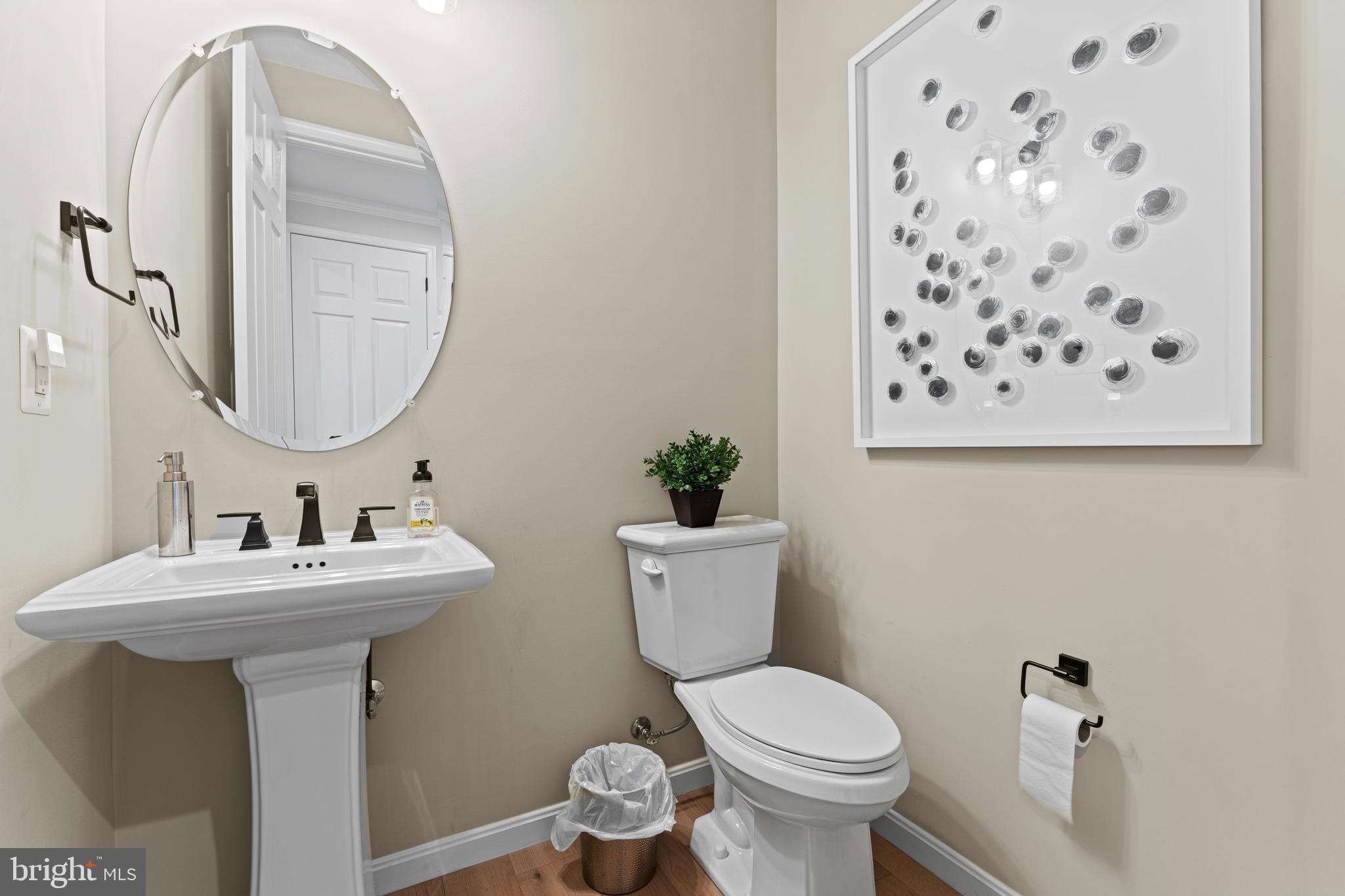 ROUND HILL MEADOWS - Residential Lease