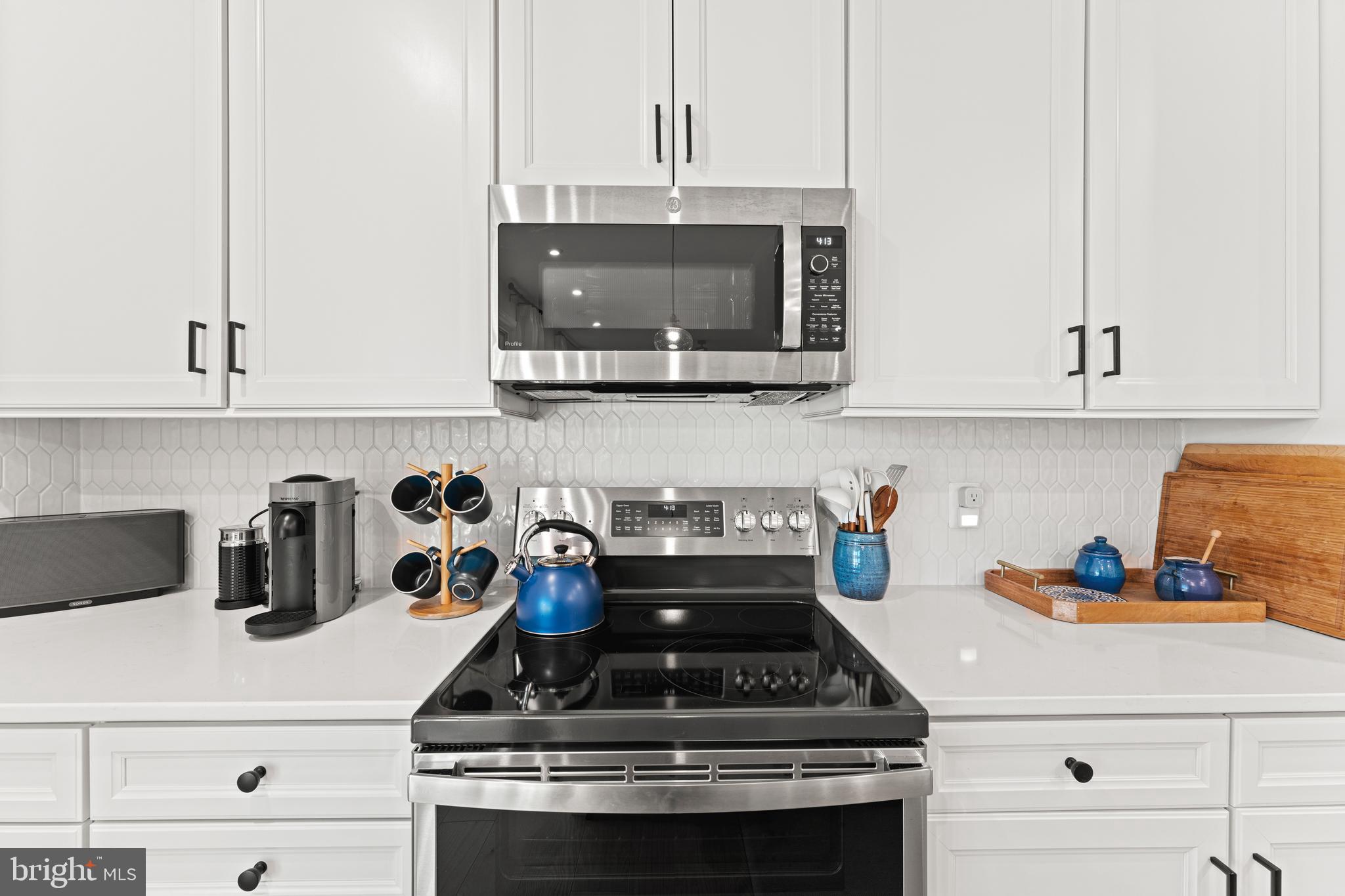 ROUND HILL MEADOWS - Residential Lease