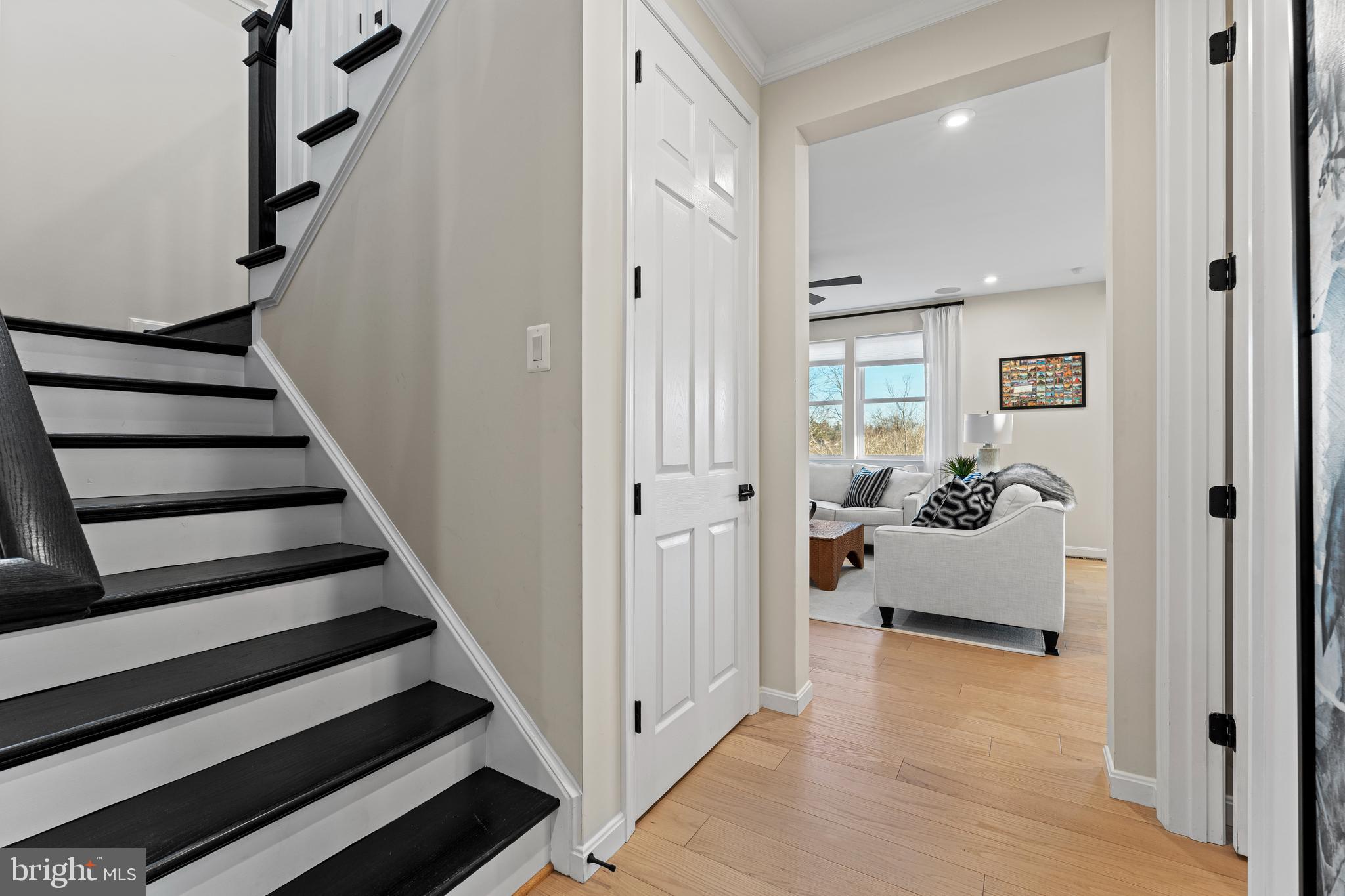 ROUND HILL MEADOWS - Residential Lease