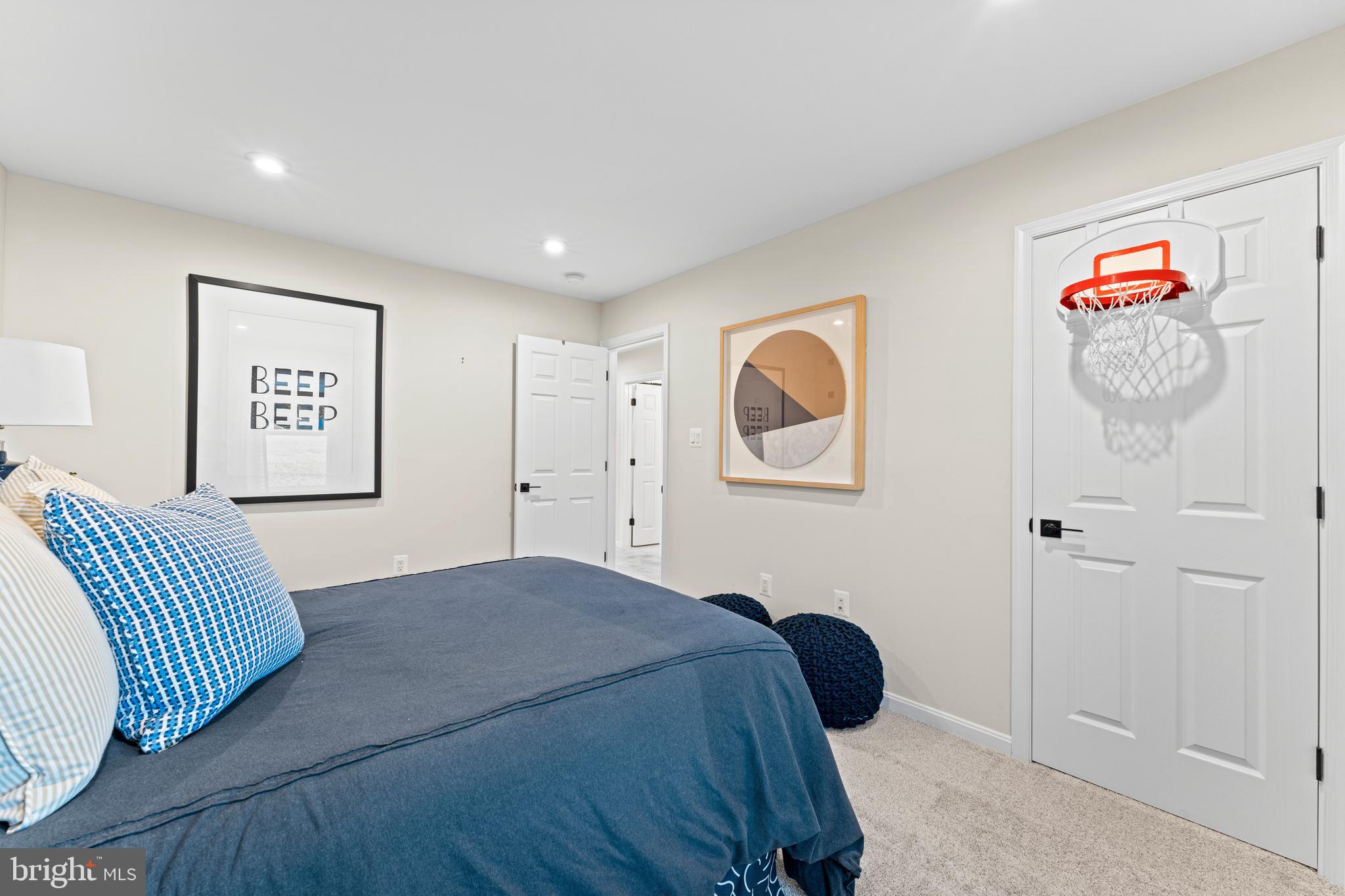 ROUND HILL MEADOWS - Residential Lease