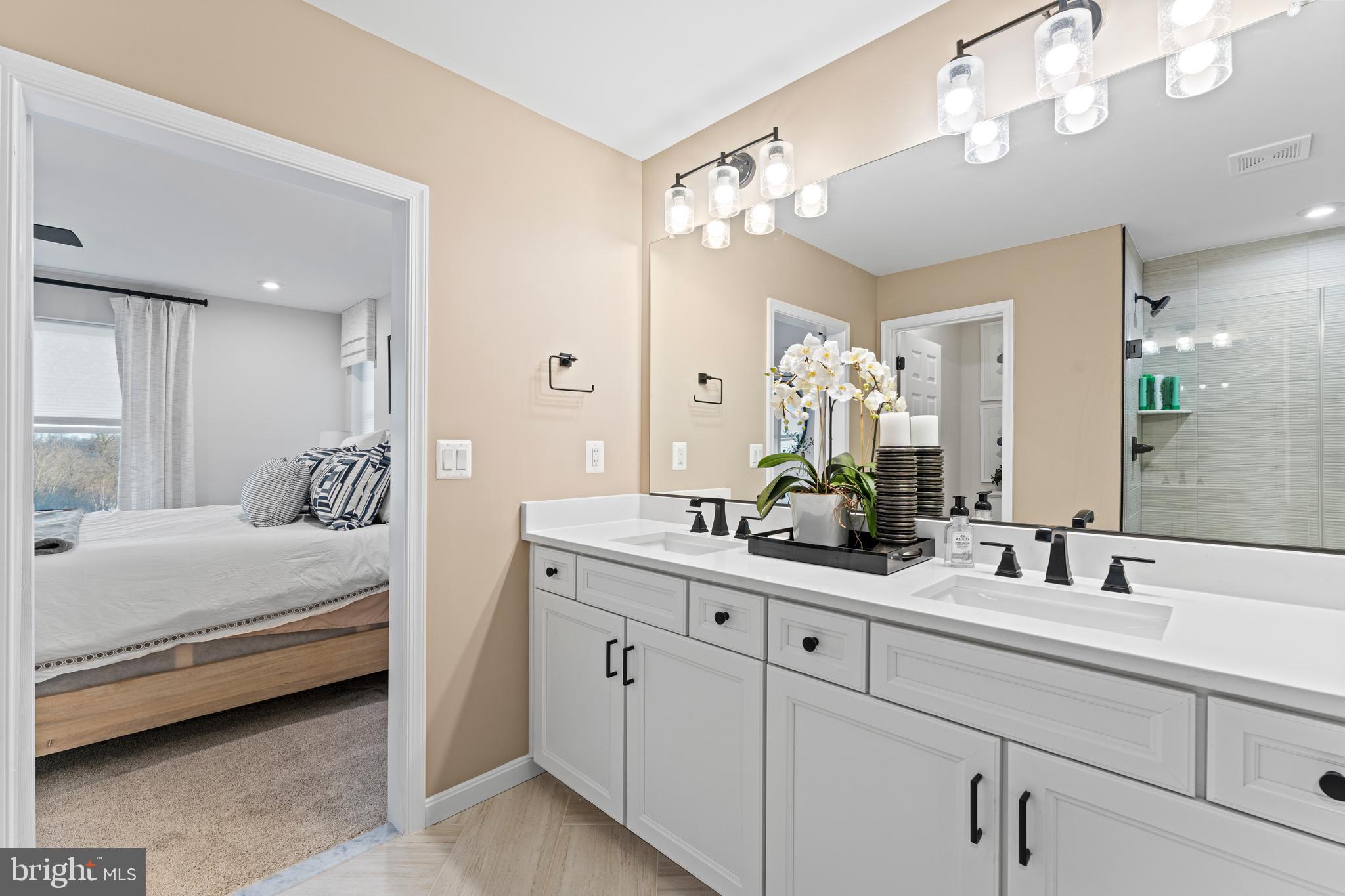 ROUND HILL MEADOWS - Residential Lease