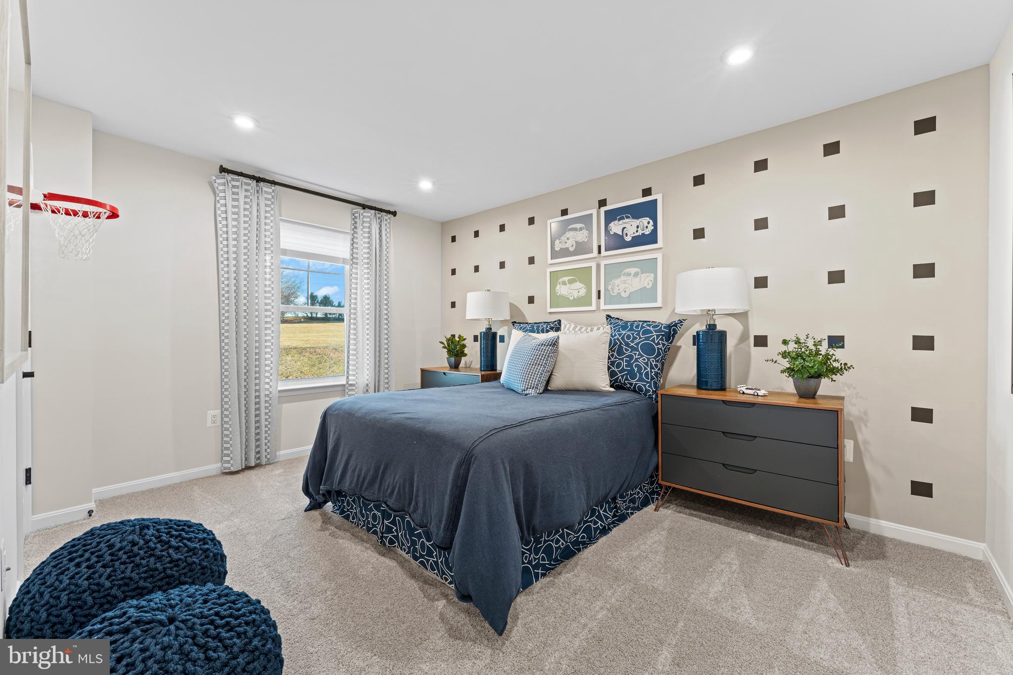 ROUND HILL MEADOWS - Residential Lease