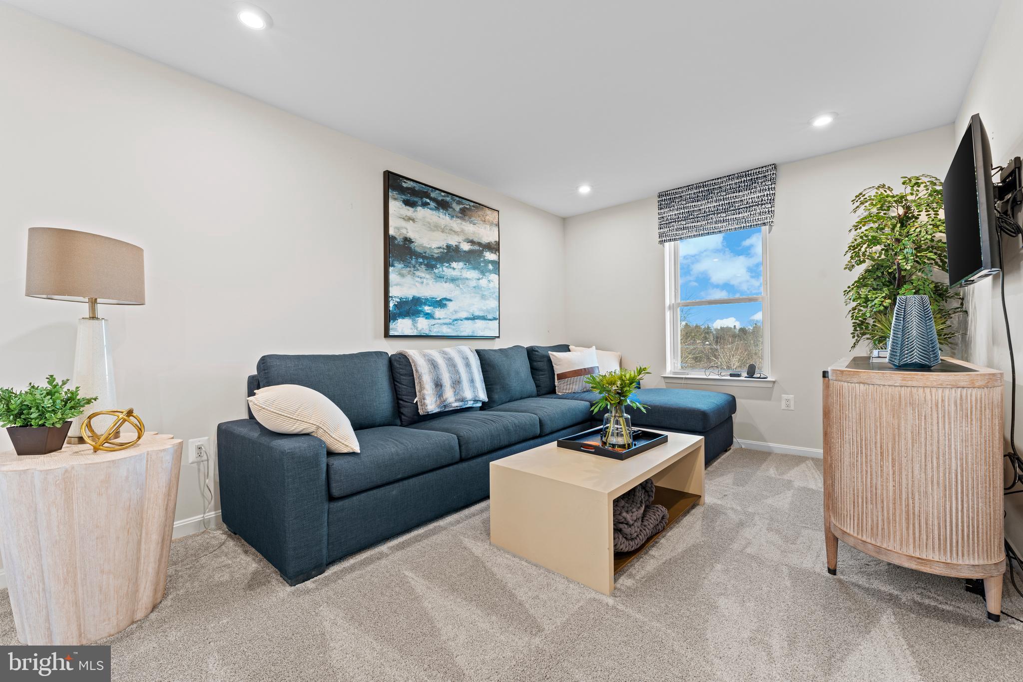 ROUND HILL MEADOWS - Residential Lease