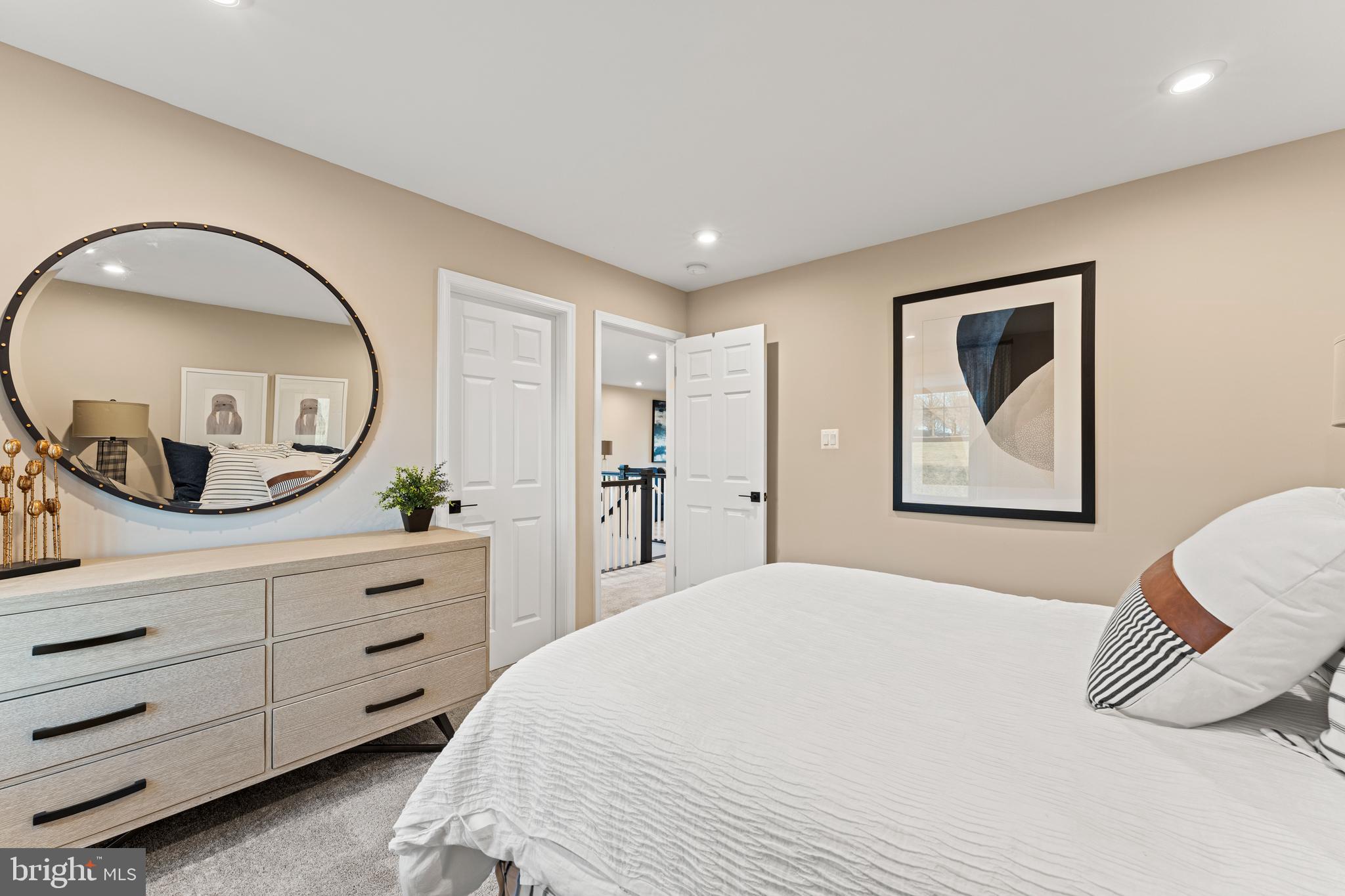 ROUND HILL MEADOWS - Residential Lease