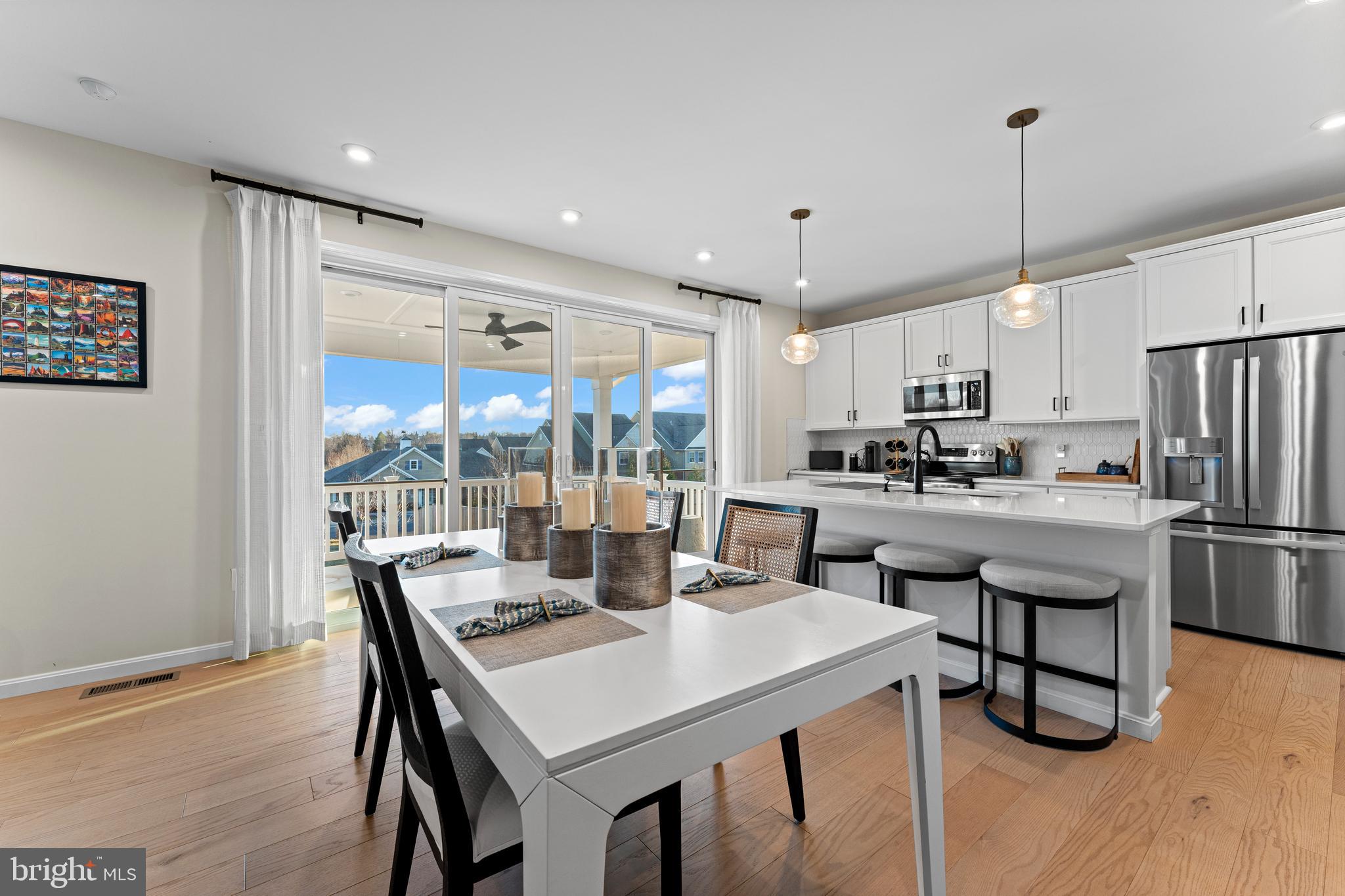 ROUND HILL MEADOWS - Residential Lease