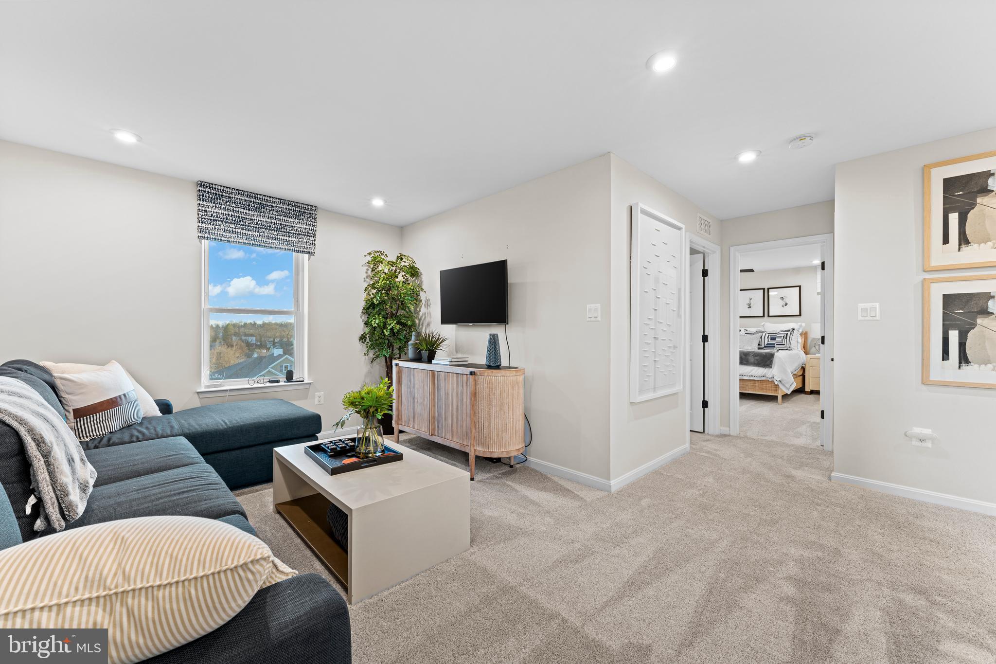 ROUND HILL MEADOWS - Residential Lease