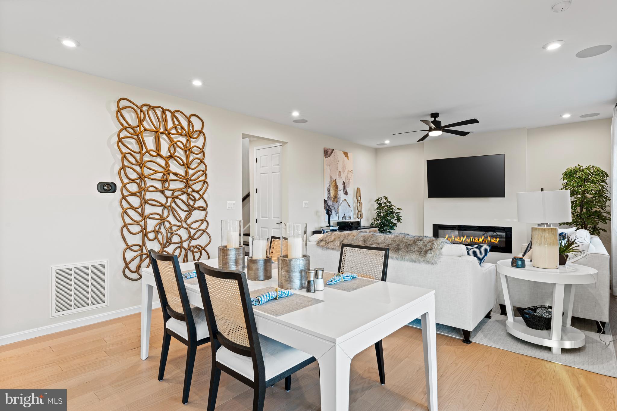 ROUND HILL MEADOWS - Residential Lease