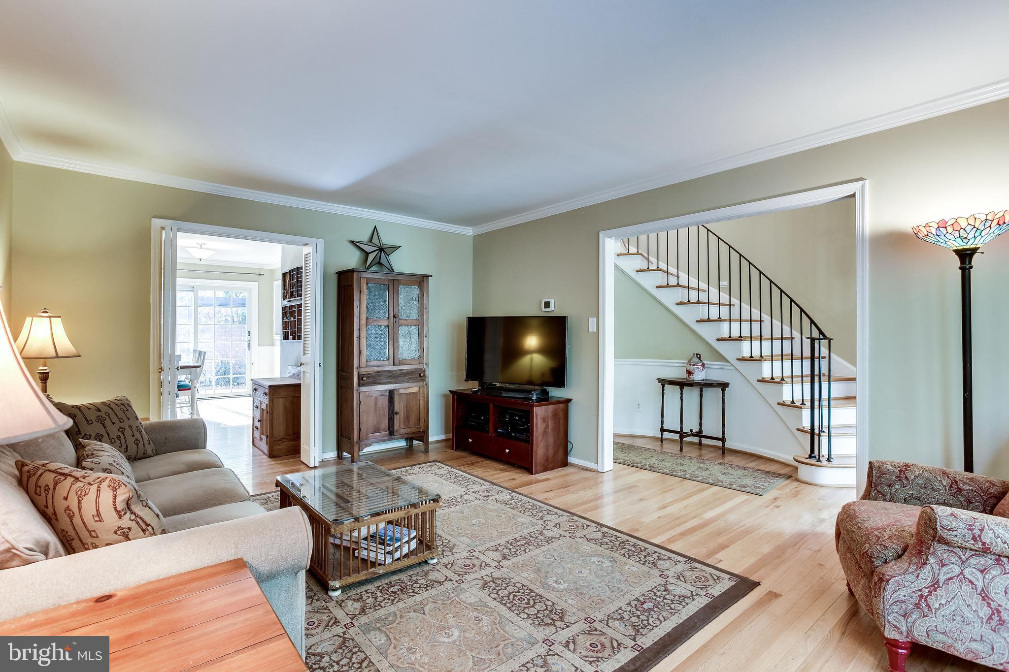 GOVERNORS SQUARE - Residential