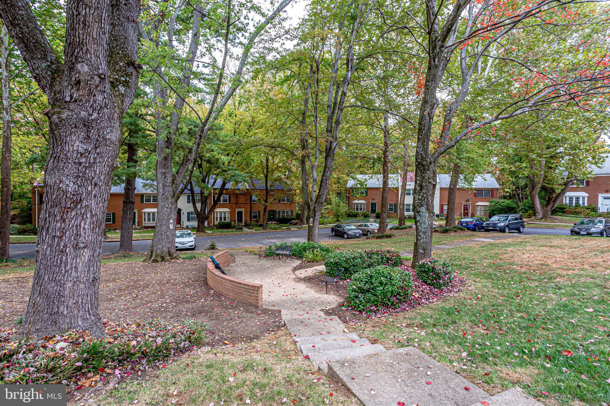 GOVERNORS SQUARE - Residential