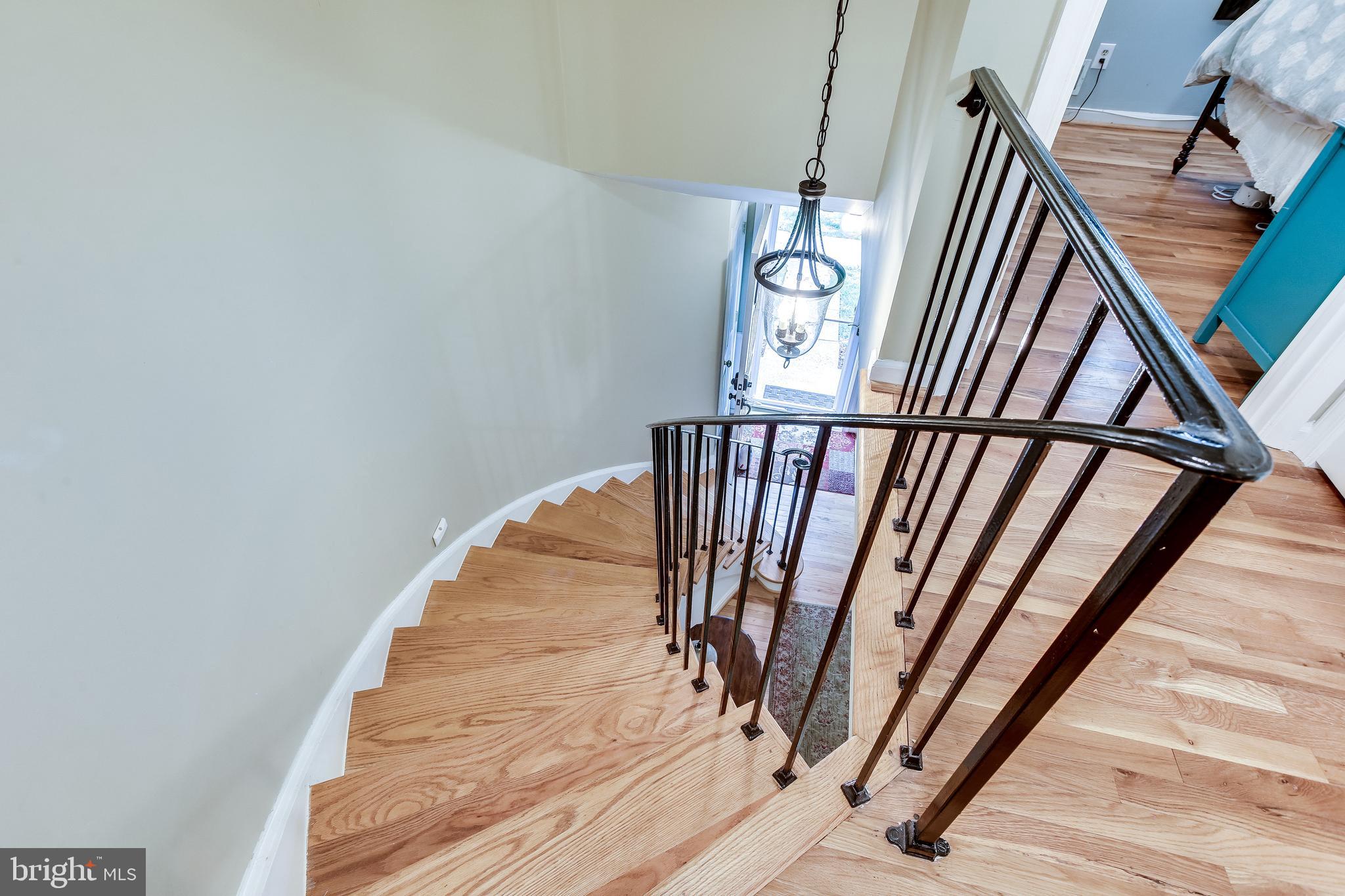 GOVERNORS SQUARE - Residential