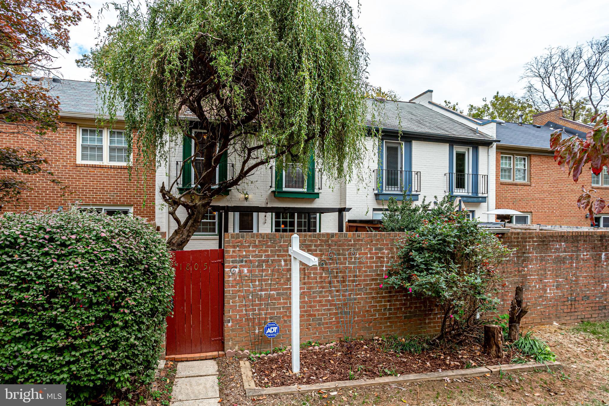 GOVERNORS SQUARE - Residential