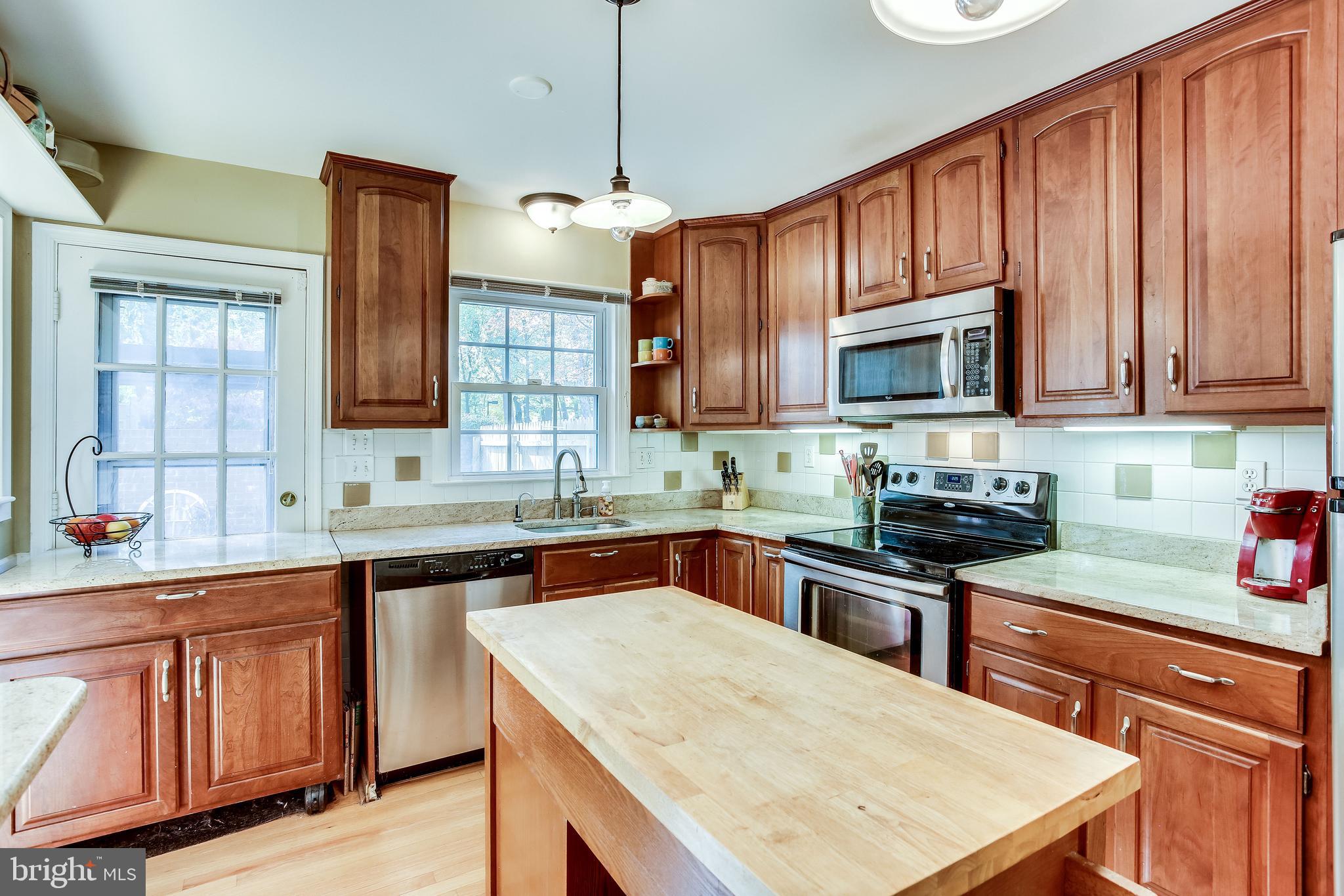 GOVERNORS SQUARE - Residential