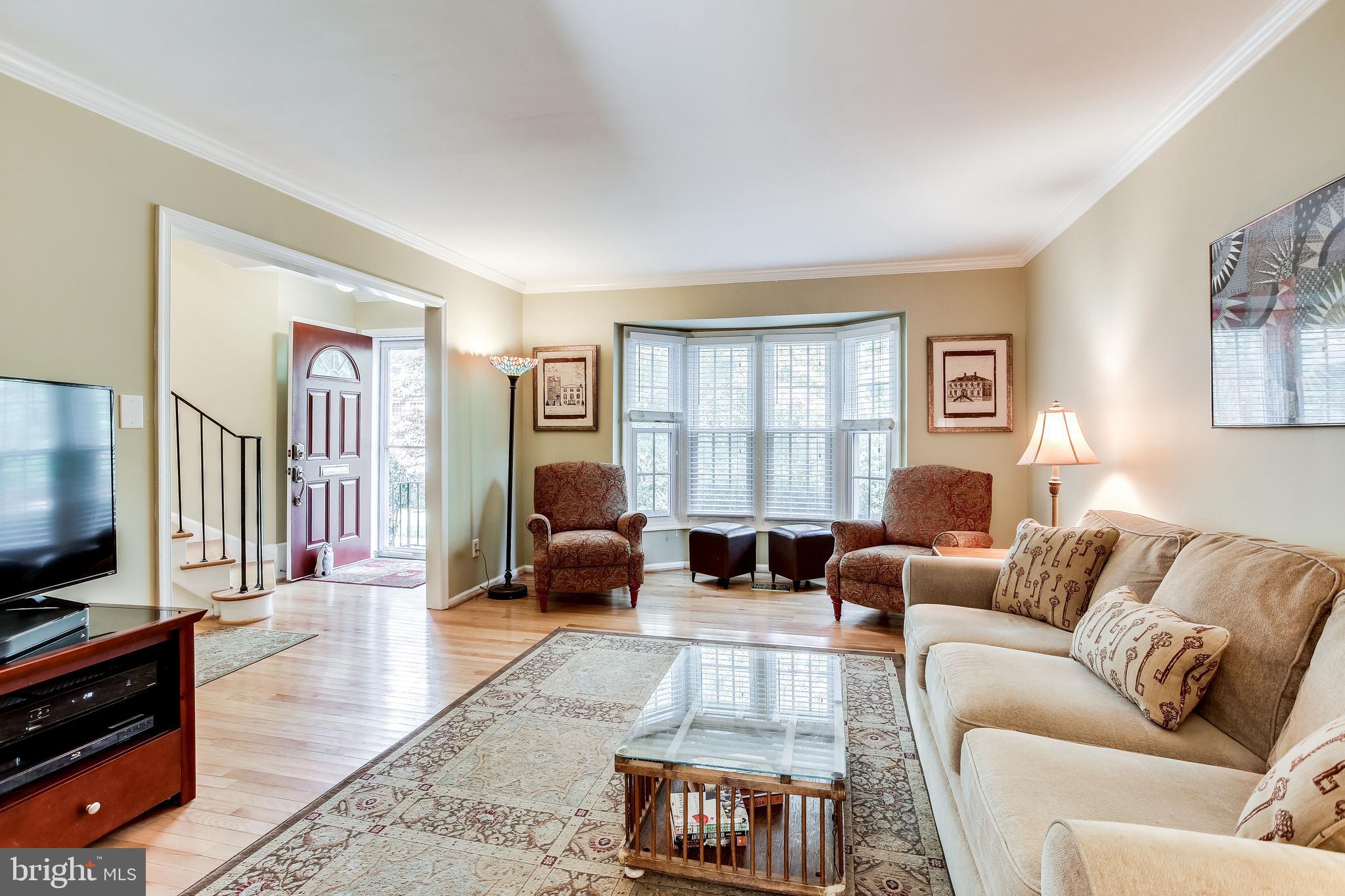 GOVERNORS SQUARE - Residential